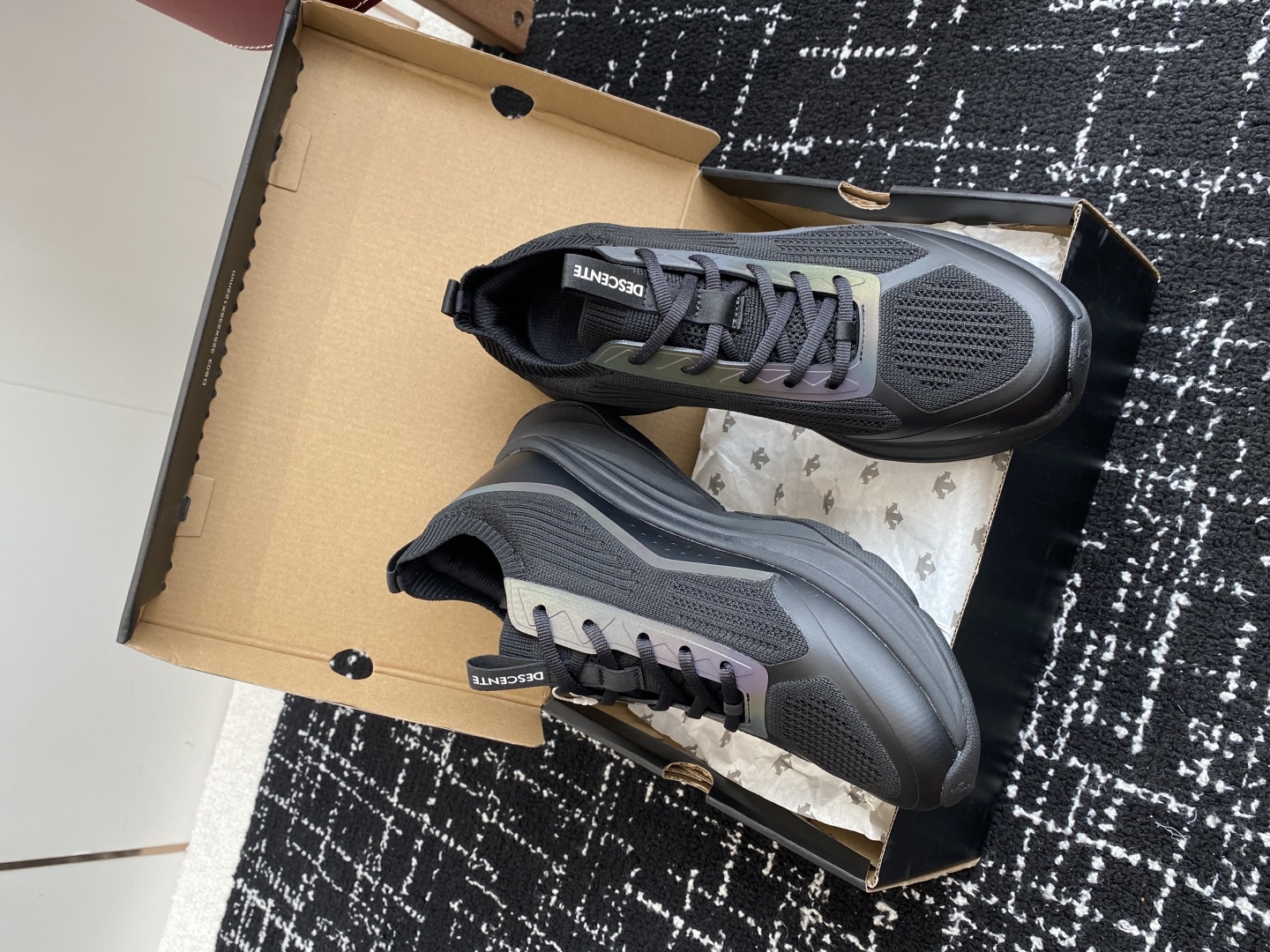 东莞代购级
防水 DESCENTE 25ss 春夏季新款 迪桑特跑步GORE-TEX

缓震BOA鞋底软