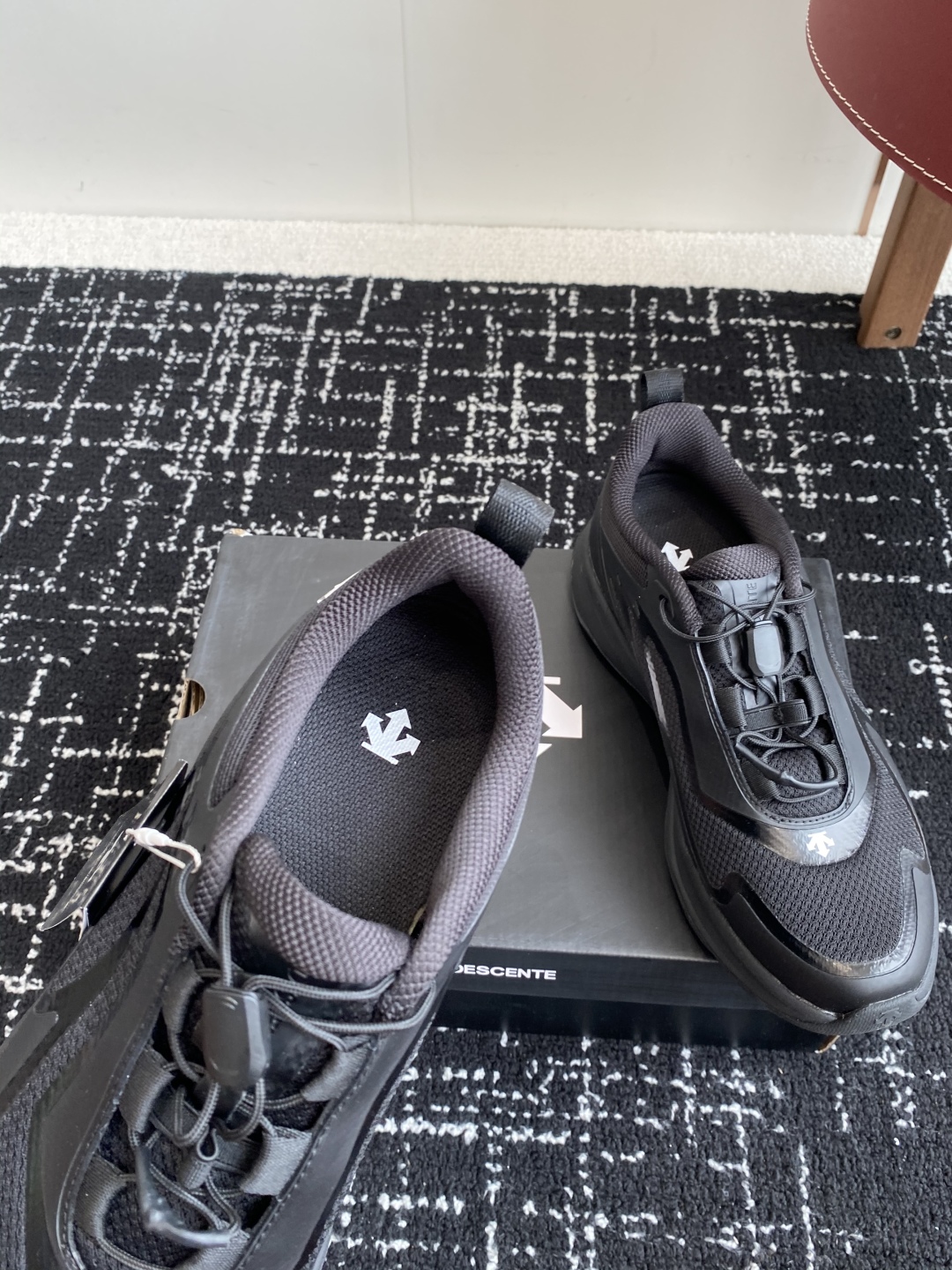 东莞代购级
防水 DESCENTE 25ss 春夏季新款 迪桑特跑步GORE-TEX

缓震BOA鞋底软