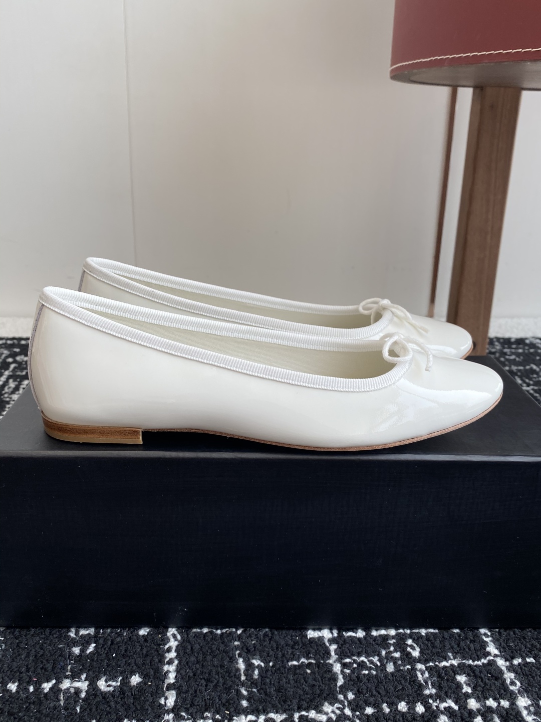 代购级
Repetto 25ss 春夏 平底芭蕾舞鞋 单鞋

鞋头和鞋垫里面 上脚脚感舒适显瘦 配啥啥好