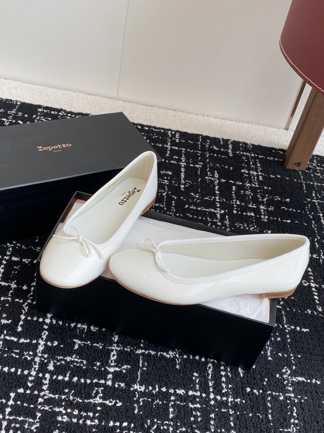 代购级
Repetto 25ss 春夏 平底芭蕾舞鞋 单鞋

鞋头和鞋垫里面 上脚脚感舒适显瘦 配啥啥好