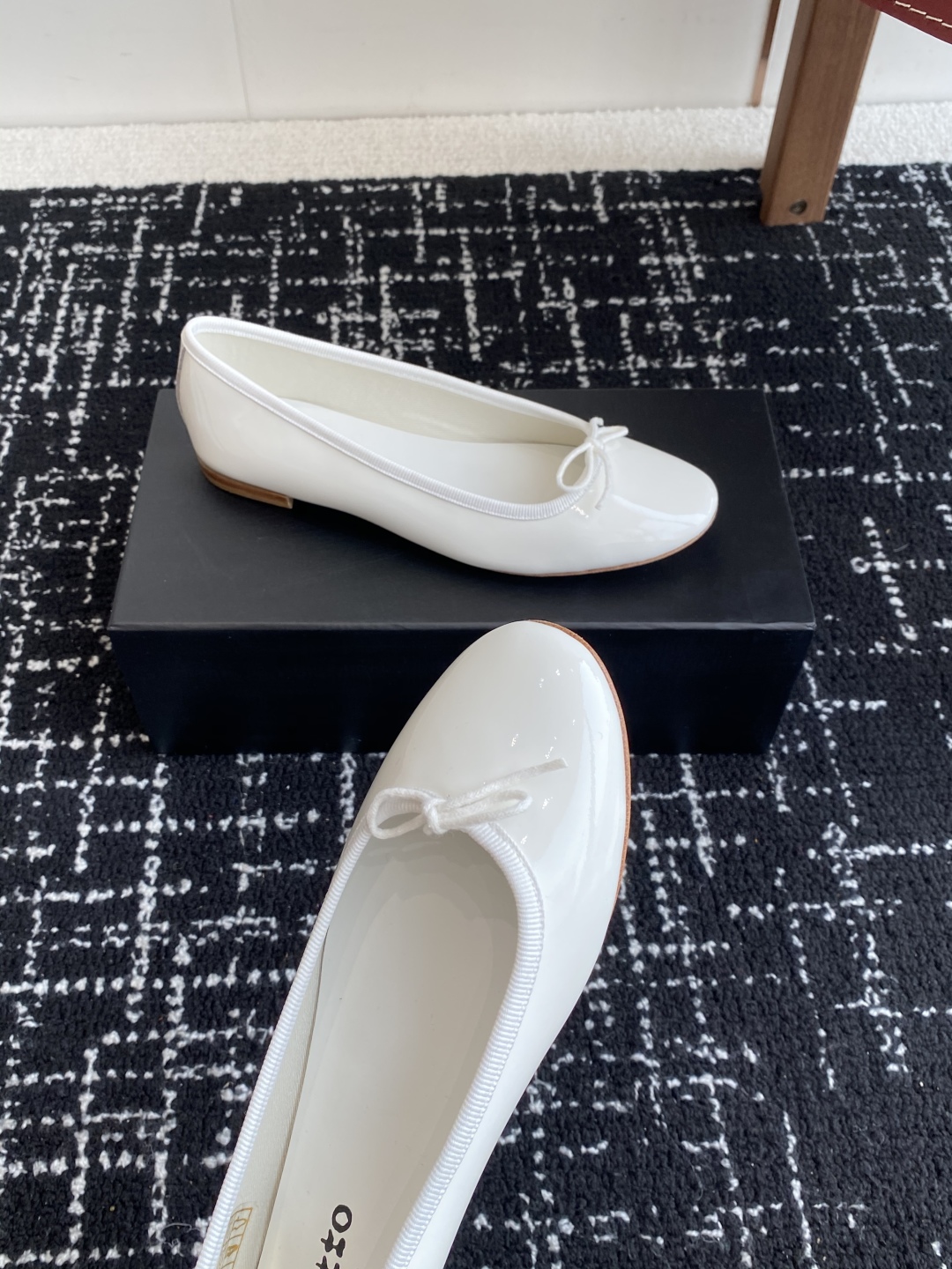 代购级
Repetto 25ss 春夏 平底芭蕾舞鞋 单鞋

鞋头和鞋垫里面 上脚脚感舒适显瘦 配啥啥好