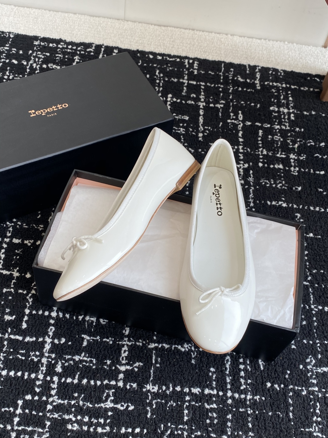 代购级
Repetto 25ss 春夏 平底芭蕾舞鞋 单鞋

鞋头和鞋垫里面 上脚脚感舒适显瘦 配啥啥好
