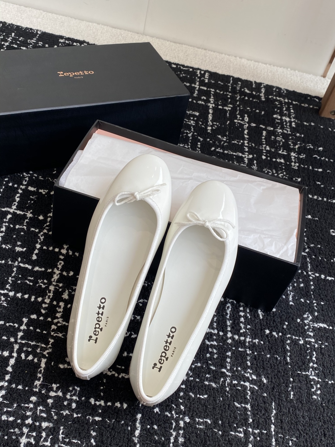 代购级
Repetto 25ss 春夏 平底芭蕾舞鞋 单鞋

鞋头和鞋垫里面 上脚脚感舒适显瘦 配啥啥好