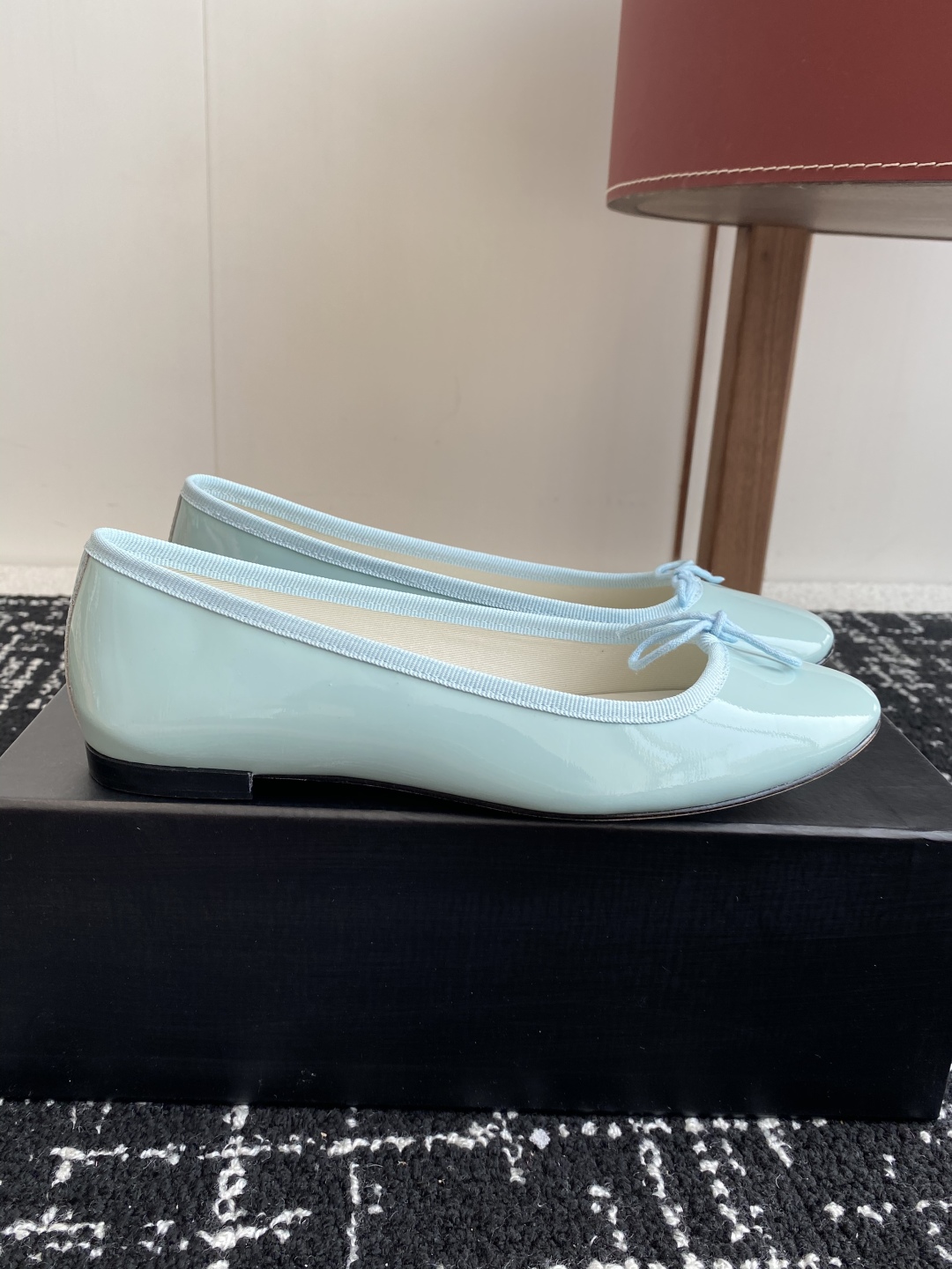 代购级
Repetto 25ss 春夏 平底芭蕾舞鞋 单鞋

鞋头和鞋垫里面 上脚脚感舒适显瘦 配啥啥好