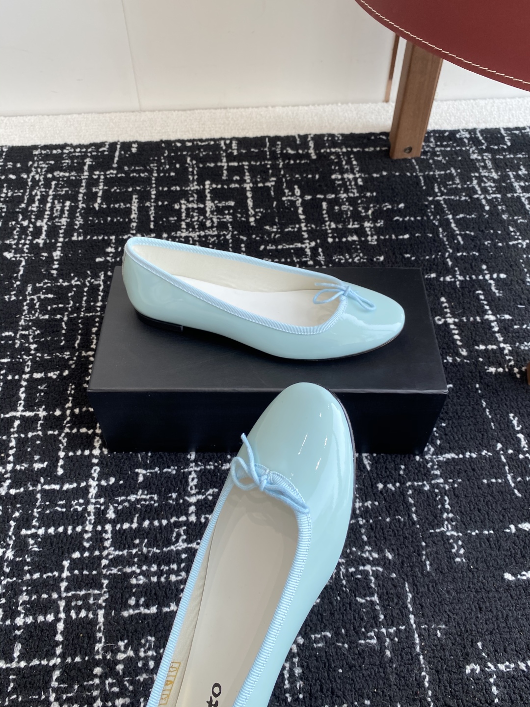 代购级
Repetto 25ss 春夏 平底芭蕾舞鞋 单鞋

鞋头和鞋垫里面 上脚脚感舒适显瘦 配啥啥好