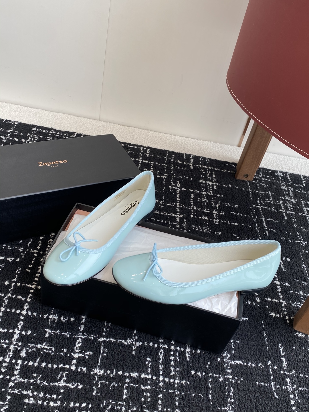 代购级
Repetto 25ss 春夏 平底芭蕾舞鞋 单鞋

鞋头和鞋垫里面 上脚脚感舒适显瘦 配啥啥好
