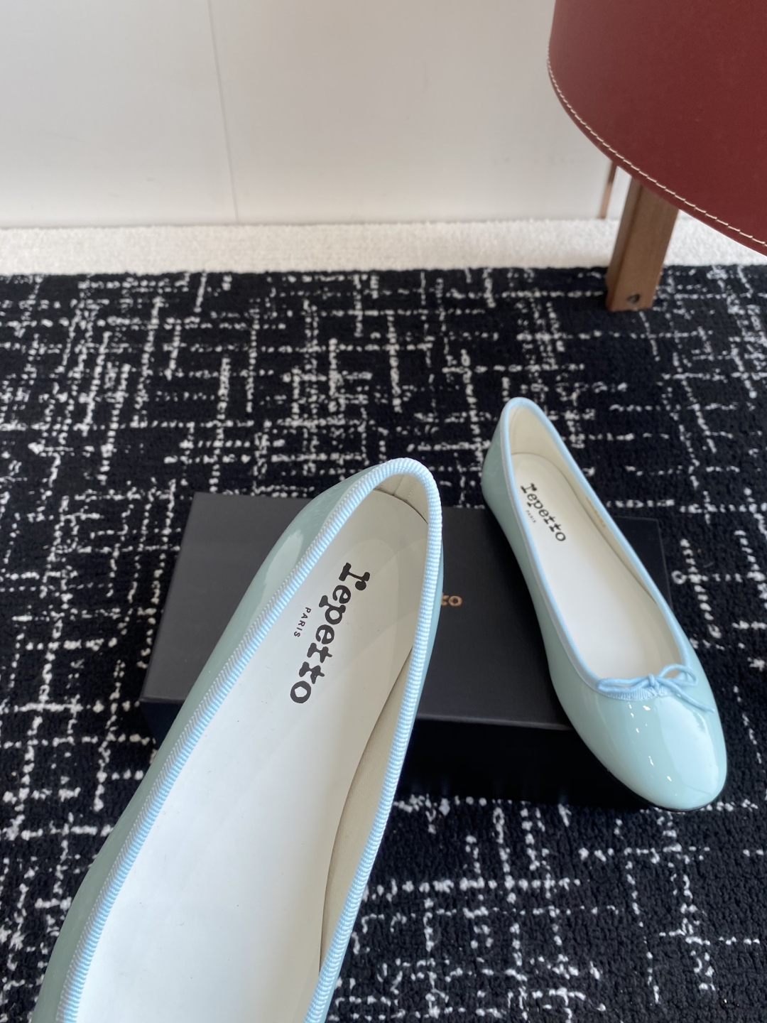代购级
Repetto 25ss 春夏 平底芭蕾舞鞋 单鞋

鞋头和鞋垫里面 上脚脚感舒适显瘦 配啥啥好