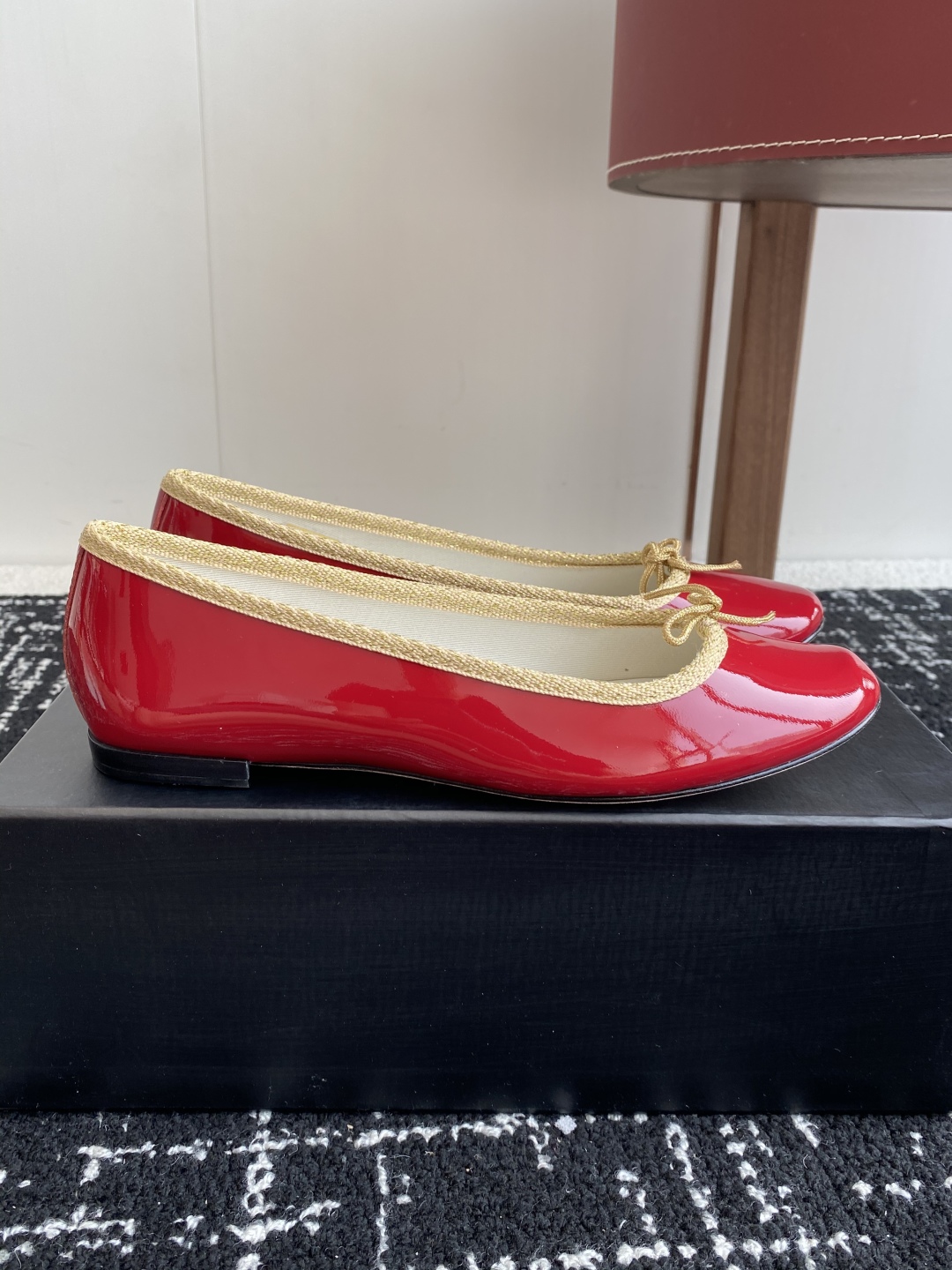 代购级
Repetto 25ss 春夏 平底芭蕾舞鞋 单鞋

鞋头和鞋垫里面 上脚脚感舒适显瘦 配啥啥好