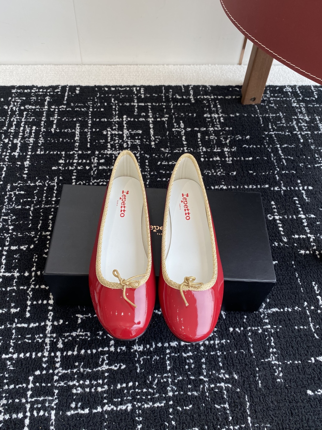 代购级
Repetto 25ss 春夏 平底芭蕾舞鞋 单鞋

鞋头和鞋垫里面 上脚脚感舒适显瘦 配啥啥好