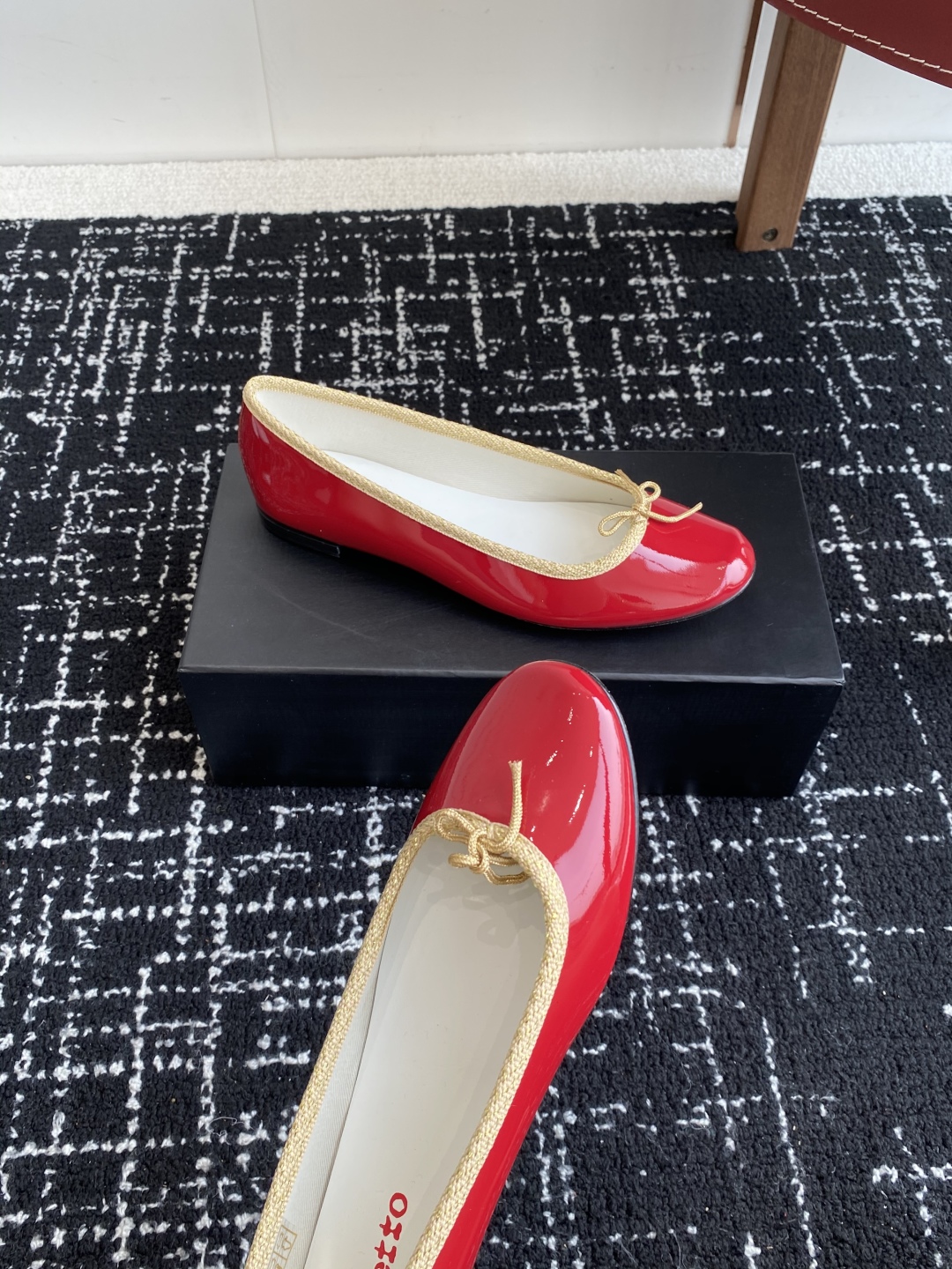 代购级
Repetto 25ss 春夏 平底芭蕾舞鞋 单鞋

鞋头和鞋垫里面 上脚脚感舒适显瘦 配啥啥好