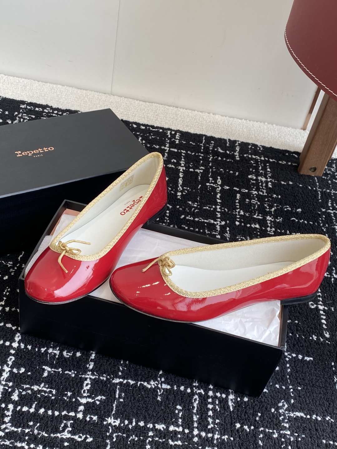 代购级
Repetto 25ss 春夏 平底芭蕾舞鞋 单鞋

鞋头和鞋垫里面 上脚脚感舒适显瘦 配啥啥好