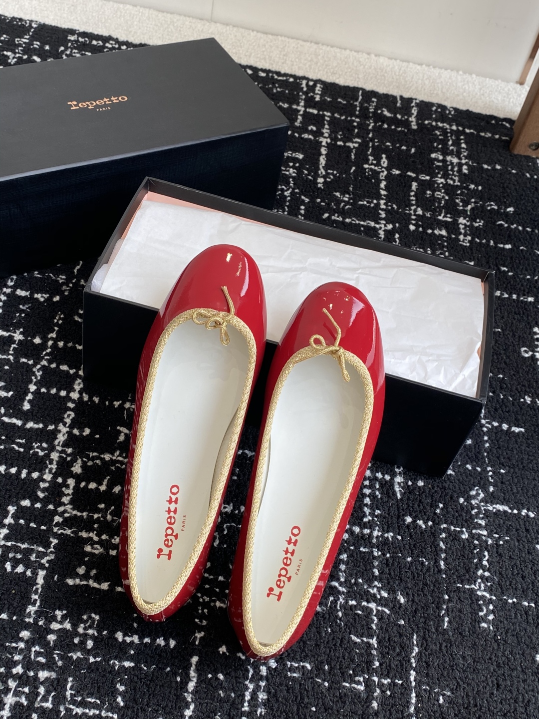 代购级
Repetto 25ss 春夏 平底芭蕾舞鞋 单鞋

鞋头和鞋垫里面 上脚脚感舒适显瘦 配啥啥好