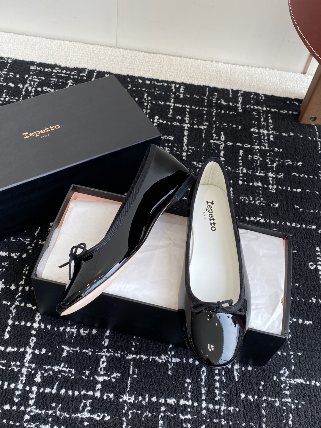 代购级
Repetto 25ss 春夏 平底芭蕾舞鞋 单鞋

鞋头和鞋垫里面 上脚脚感舒适显瘦 配啥啥好