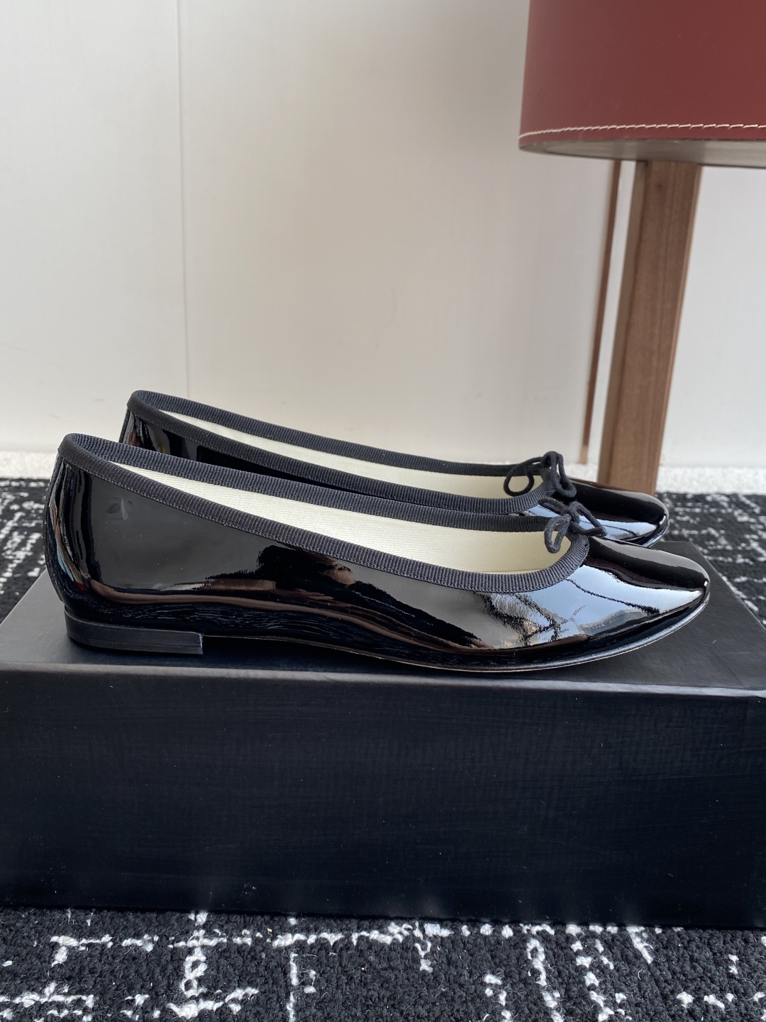代购级
Repetto 25ss 春夏 平底芭蕾舞鞋 单鞋

鞋头和鞋垫里面 上脚脚感舒适显瘦 配啥啥好