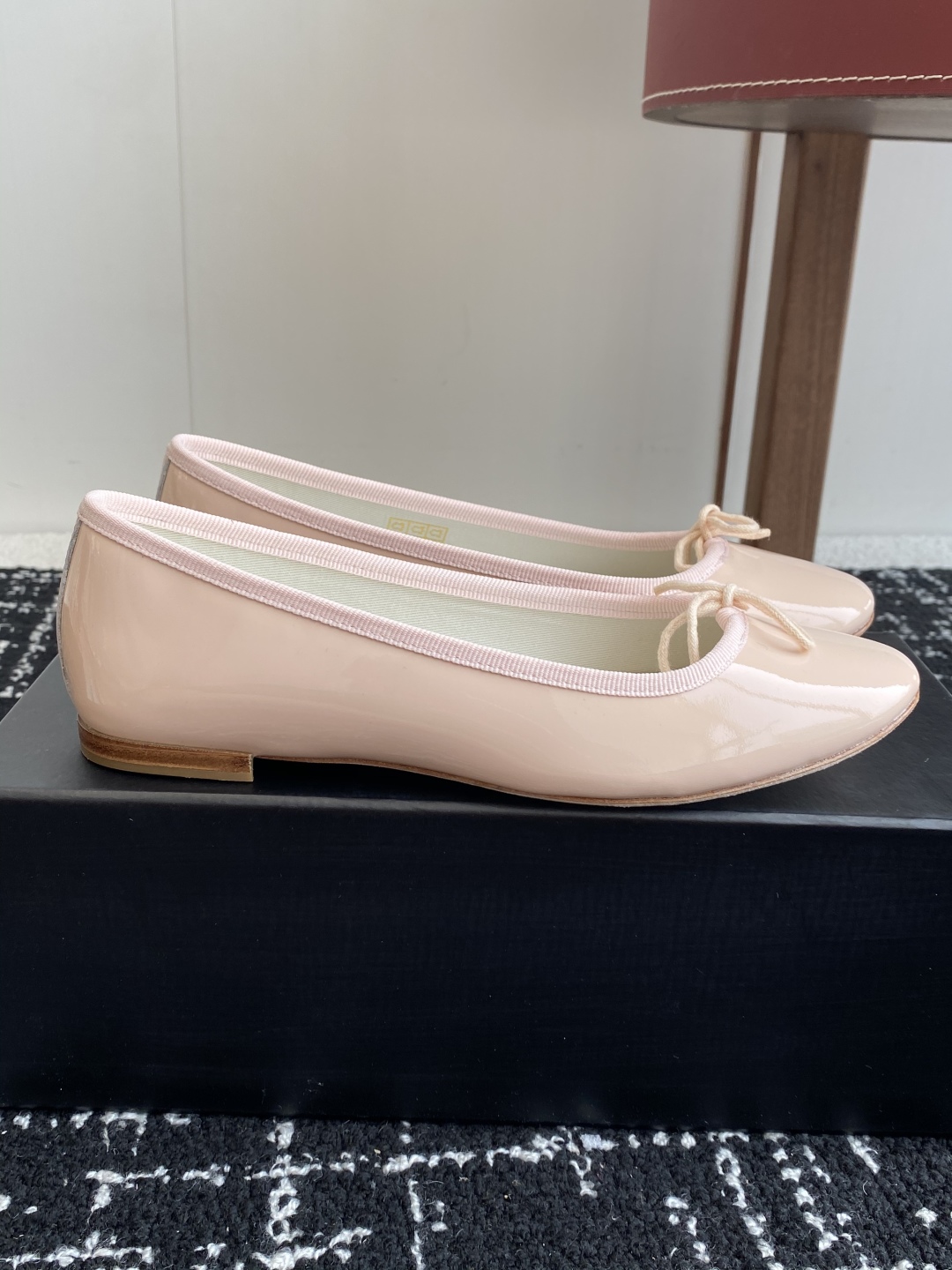代购级
Repetto 25ss 春夏 平底芭蕾舞鞋 单鞋

鞋头和鞋垫里面 上脚脚感舒适显瘦 配啥啥好