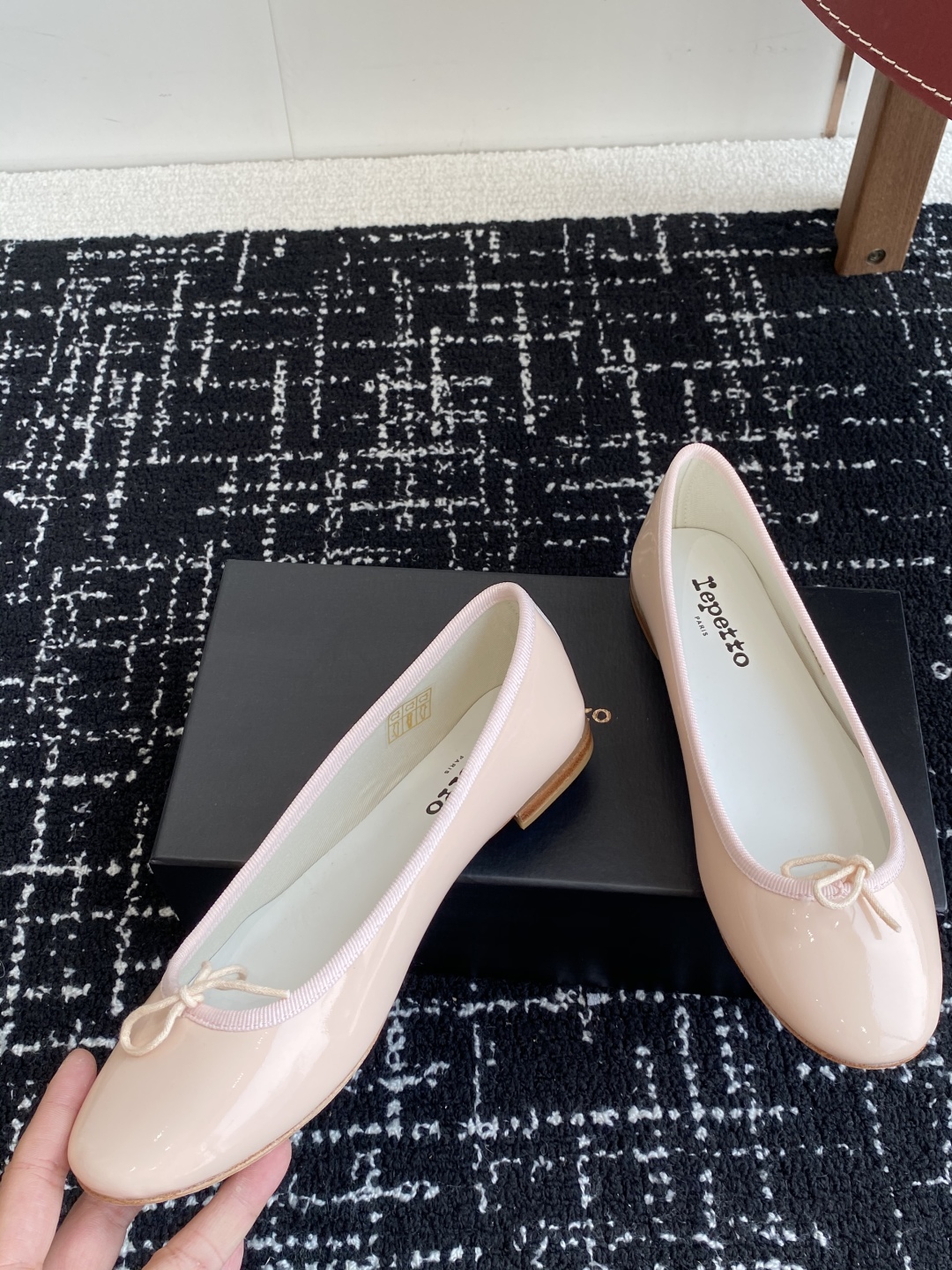 代购级
Repetto 25ss 春夏 平底芭蕾舞鞋 单鞋

鞋头和鞋垫里面 上脚脚感舒适显瘦 配啥啥好