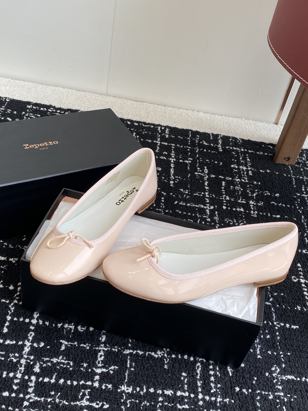 代购级
Repetto 25ss 春夏 平底芭蕾舞鞋 单鞋

鞋头和鞋垫里面 上脚脚感舒适显瘦 配啥啥好