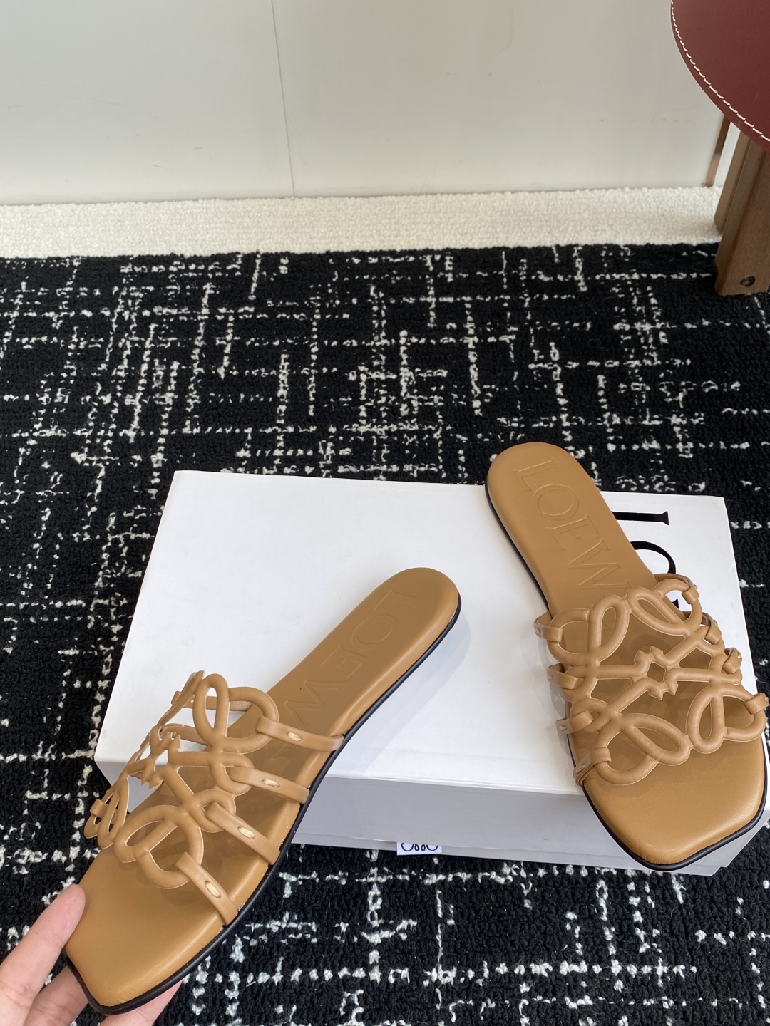 代购级
LOEWE 罗意威 25ss 春夏新品 拖鞋 疯狂种草简约设计感觉更干净优雅

让你念念不忘 颜