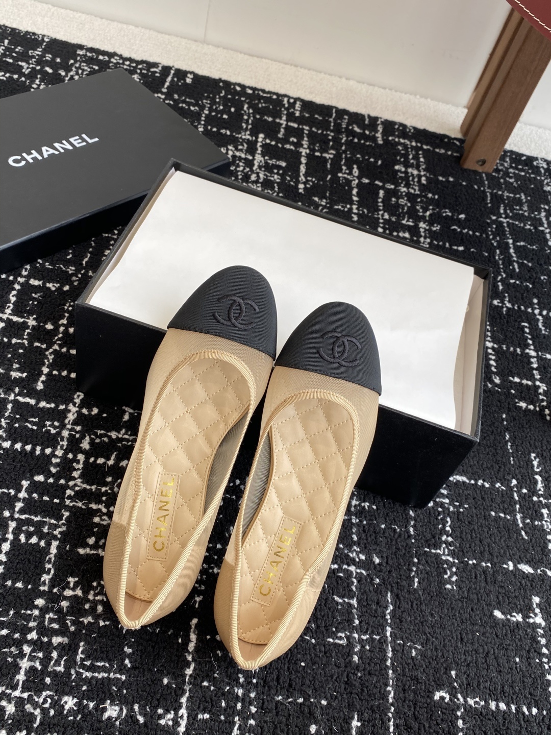 代购级
CHANEL小香 25ss 春夏鞋头 电绣点缀,芭蕾舞鞋 宛如女神脖子上的项链,上脚包裹性非常好