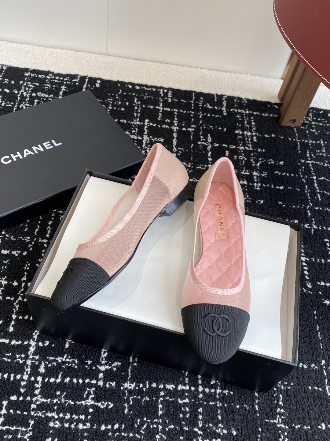 代购级
CHANEL小香 25ss 春夏鞋头 电绣点缀，芭蕾舞鞋 宛如女神脖子上的项链，上脚包裹性非常好