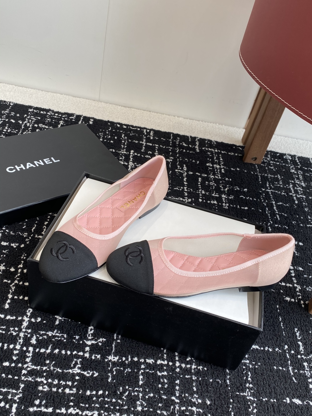 代购级
CHANEL小香 25ss 春夏鞋头 电绣点缀，芭蕾舞鞋 宛如女神脖子上的项链，上脚包裹性非常好