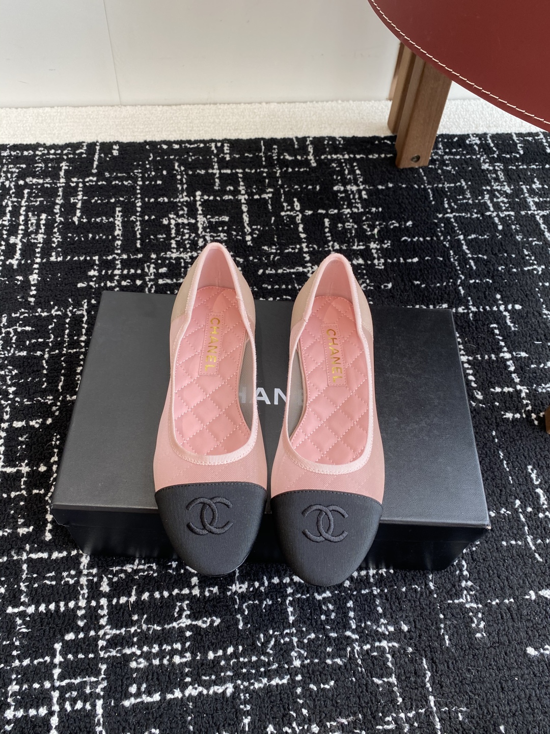 代购级
CHANEL小香 25ss 春夏鞋头 电绣点缀，芭蕾舞鞋 宛如女神脖子上的项链，上脚包裹性非常好