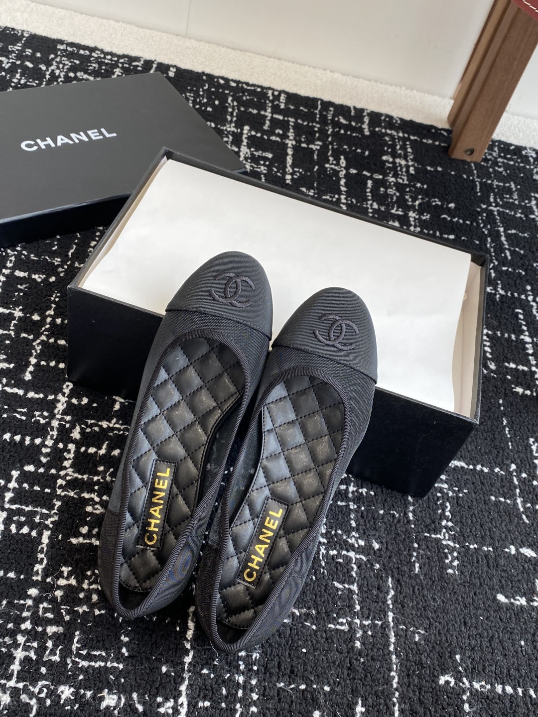 代购级
CHANEL小香 25ss 春夏鞋头 电绣点缀，芭蕾舞鞋 宛如女神脖子上的项链，上脚包裹性非常好