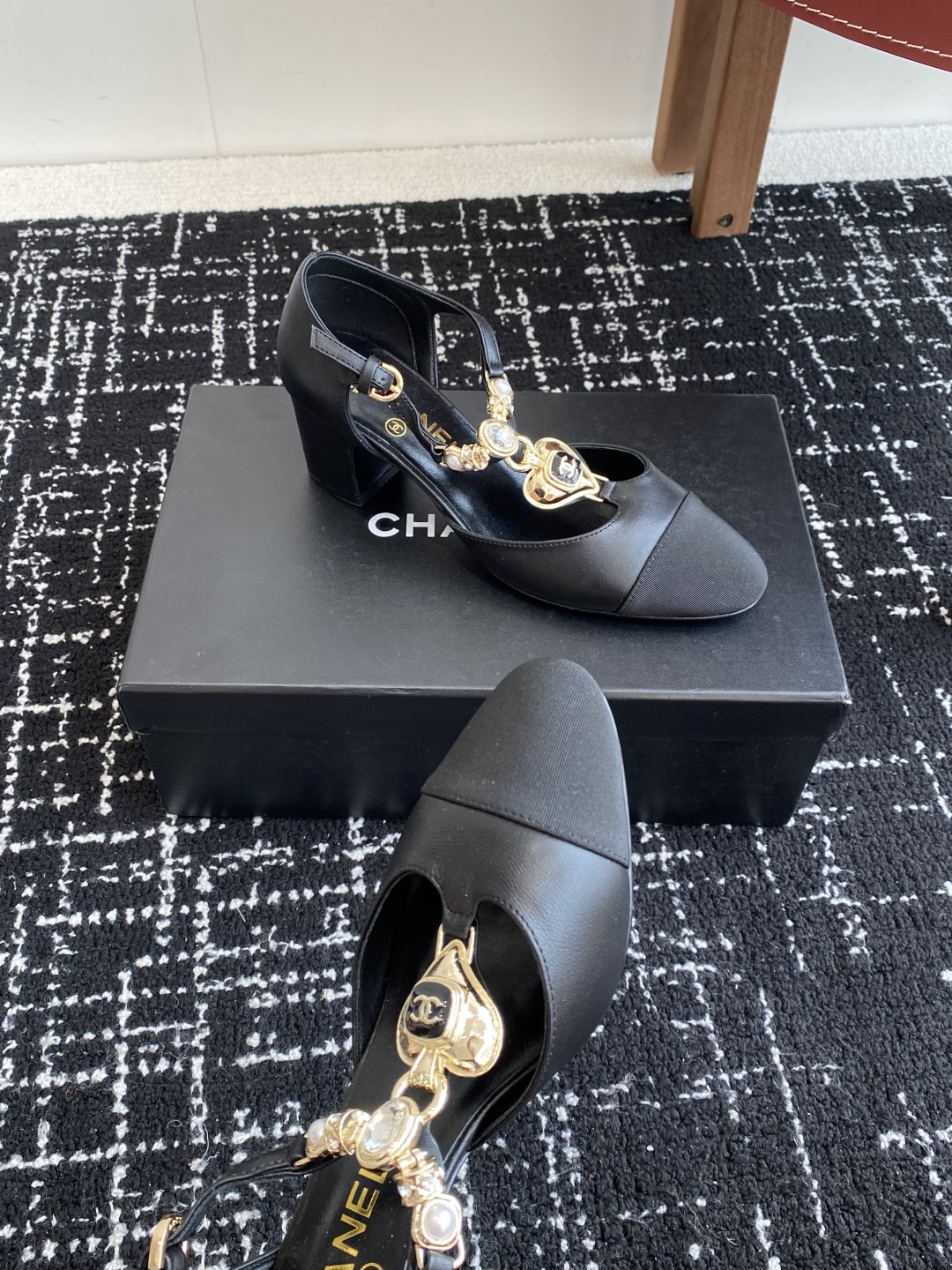 代购级
CHANEL小香 25ss 早春新款 粗跟玛丽珍单鞋，复古法式优雅感，高级感十足 

香奶奶菱格