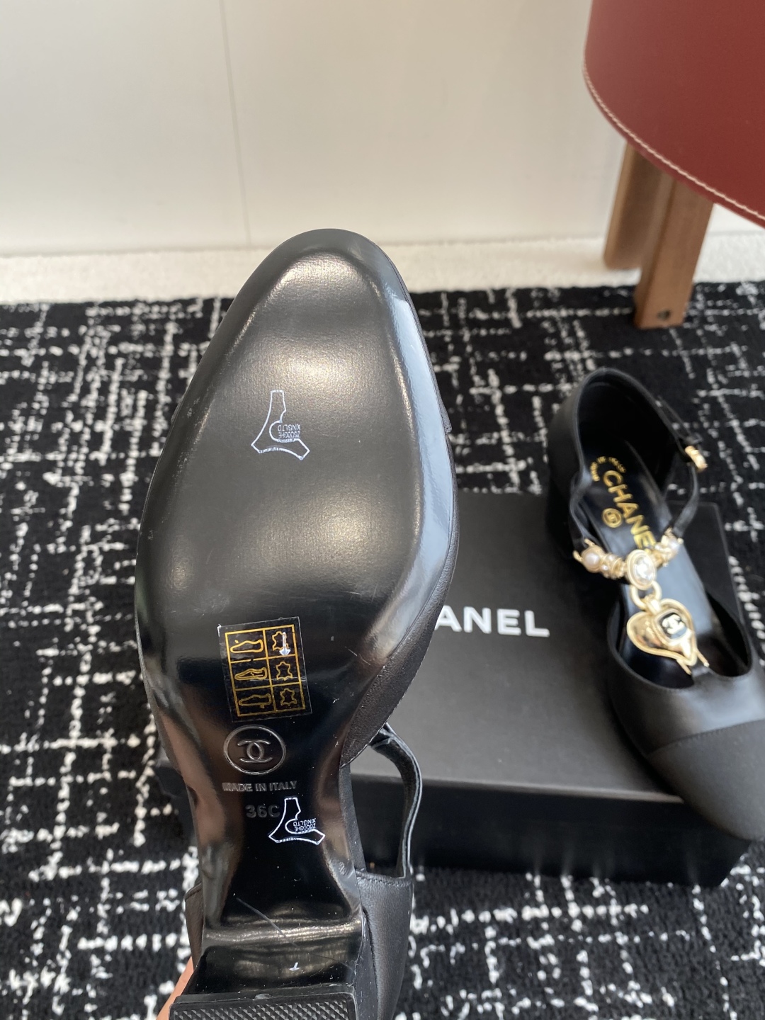 代购级
CHANEL小香 25ss 早春新款 粗跟玛丽珍单鞋，复古法式优雅感，高级感十足 

香奶奶菱格
