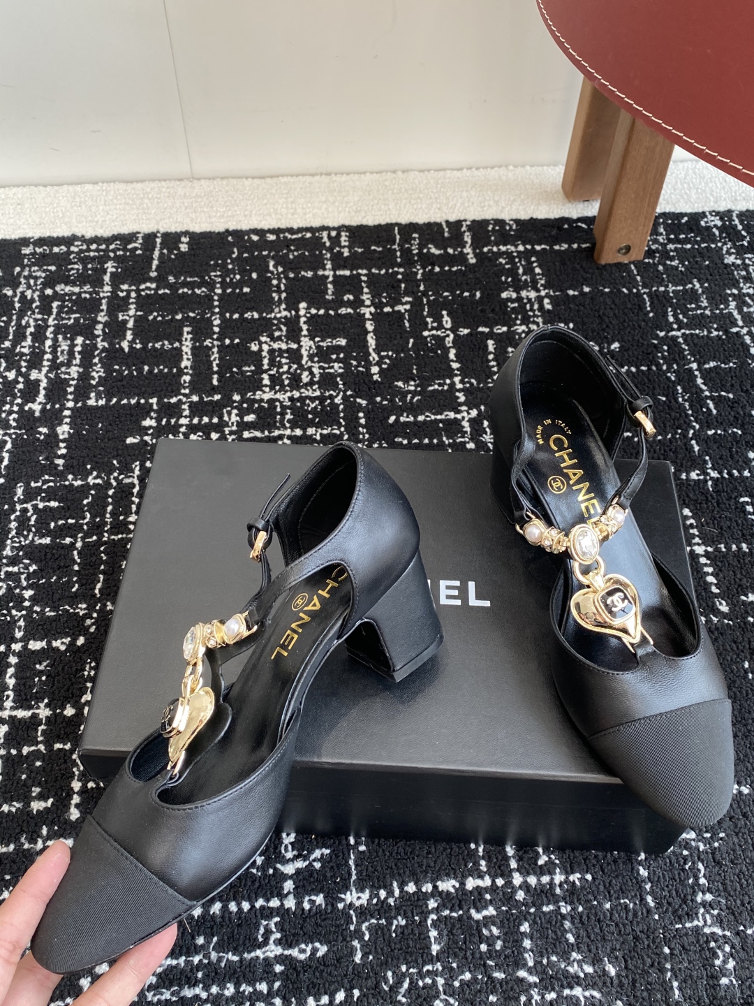 代购级
CHANEL小香 25ss 早春新款 粗跟玛丽珍单鞋，复古法式优雅感，高级感十足 

香奶奶菱格