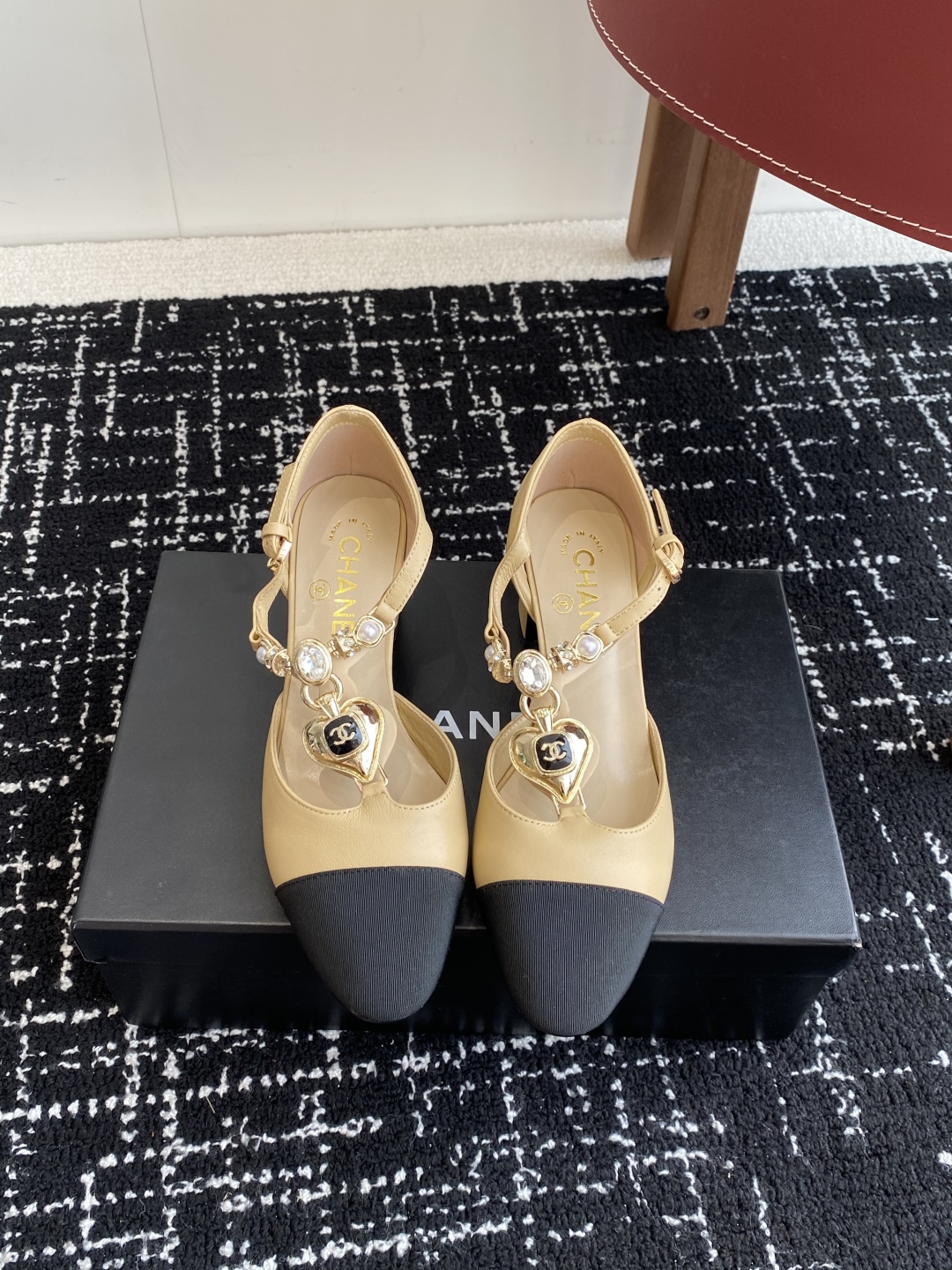 代购级
CHANEL小香 25ss 早春新款 粗跟玛丽珍单鞋，复古法式优雅感，高级感十足 

香奶奶菱格