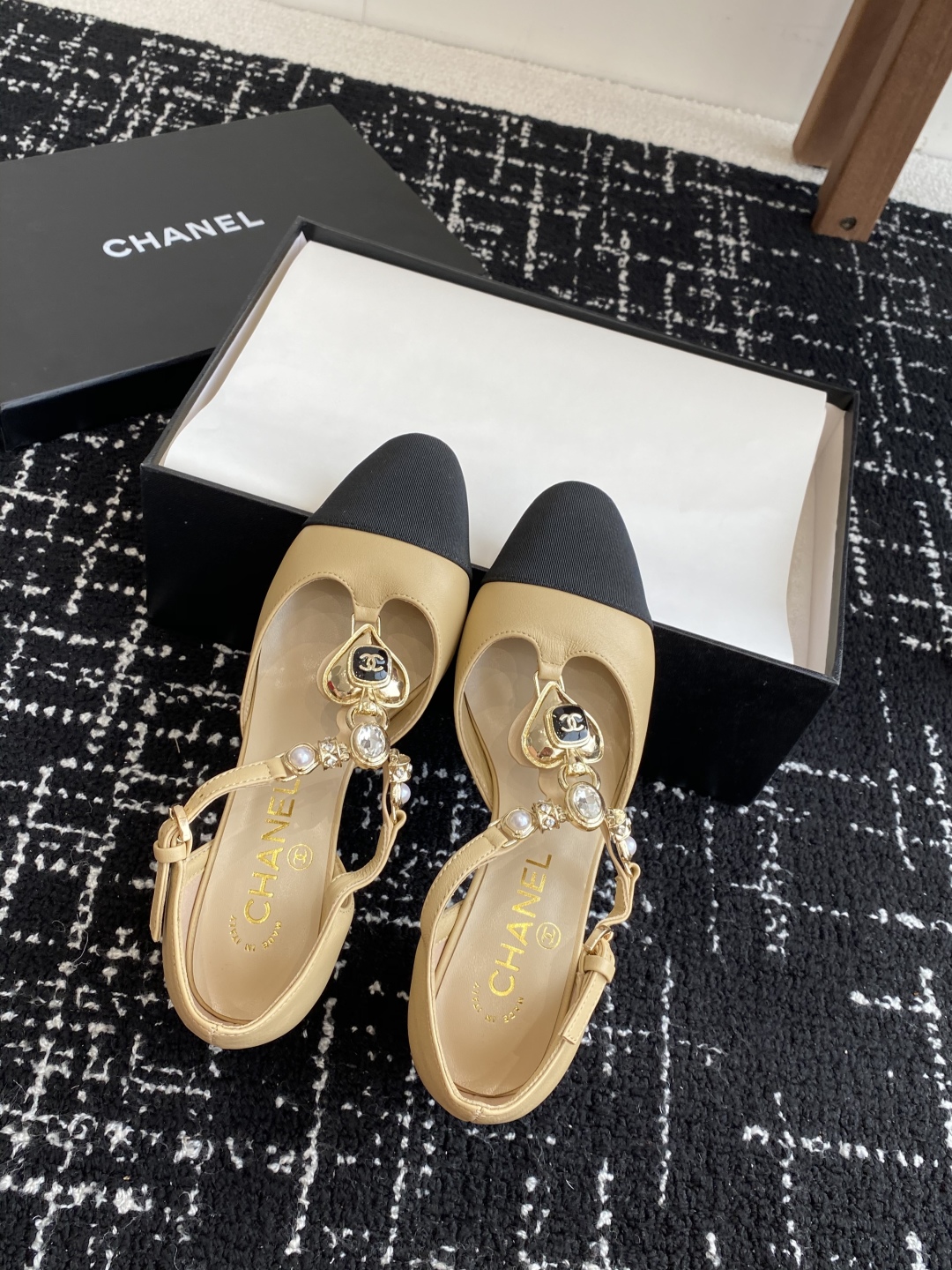 代购级
CHANEL小香 25ss 早春新款 粗跟玛丽珍单鞋，复古法式优雅感，高级感十足 

香奶奶菱格