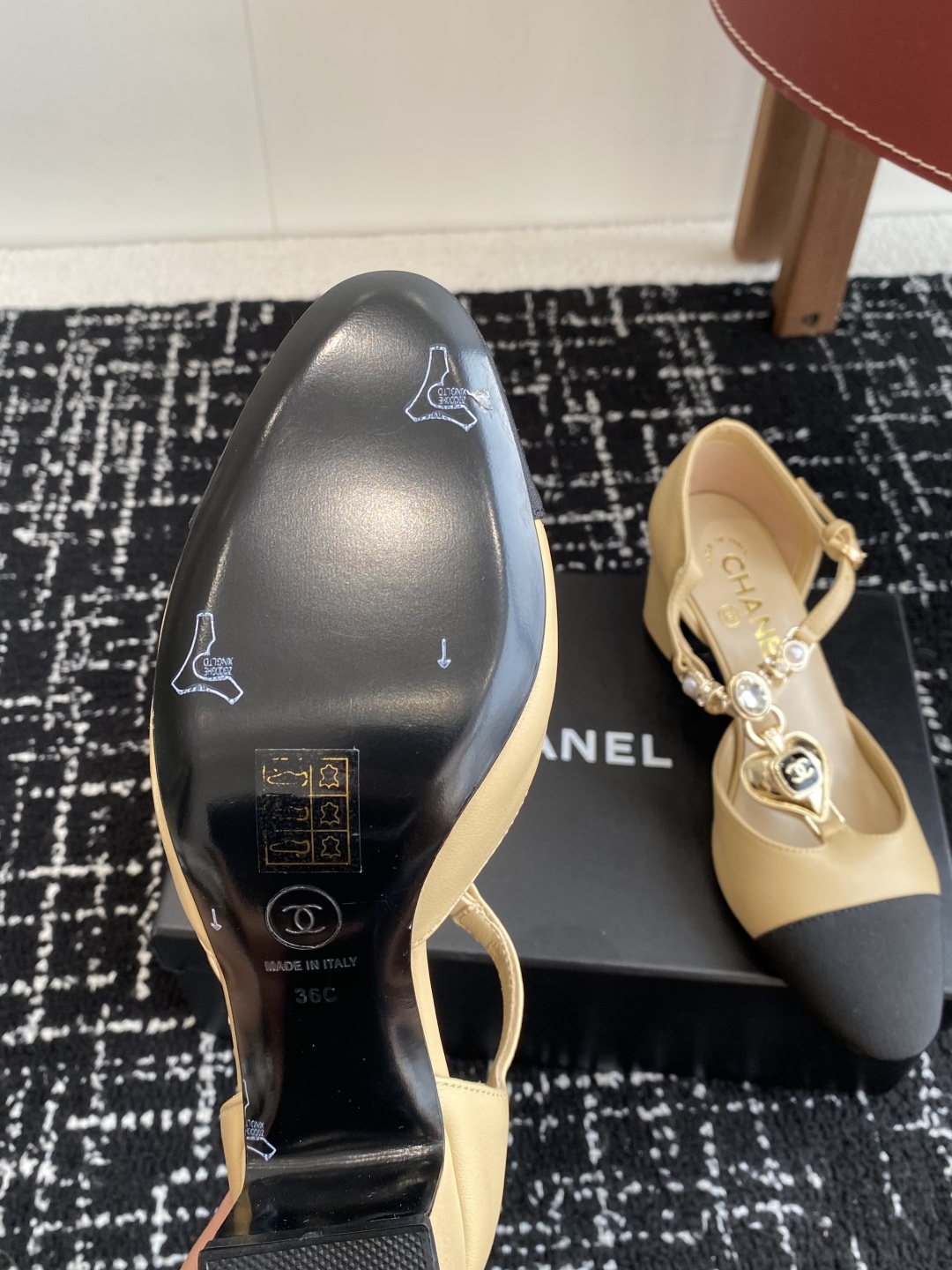 代购级
CHANEL小香 25ss 早春新款 粗跟玛丽珍单鞋，复古法式优雅感，高级感十足 

香奶奶菱格