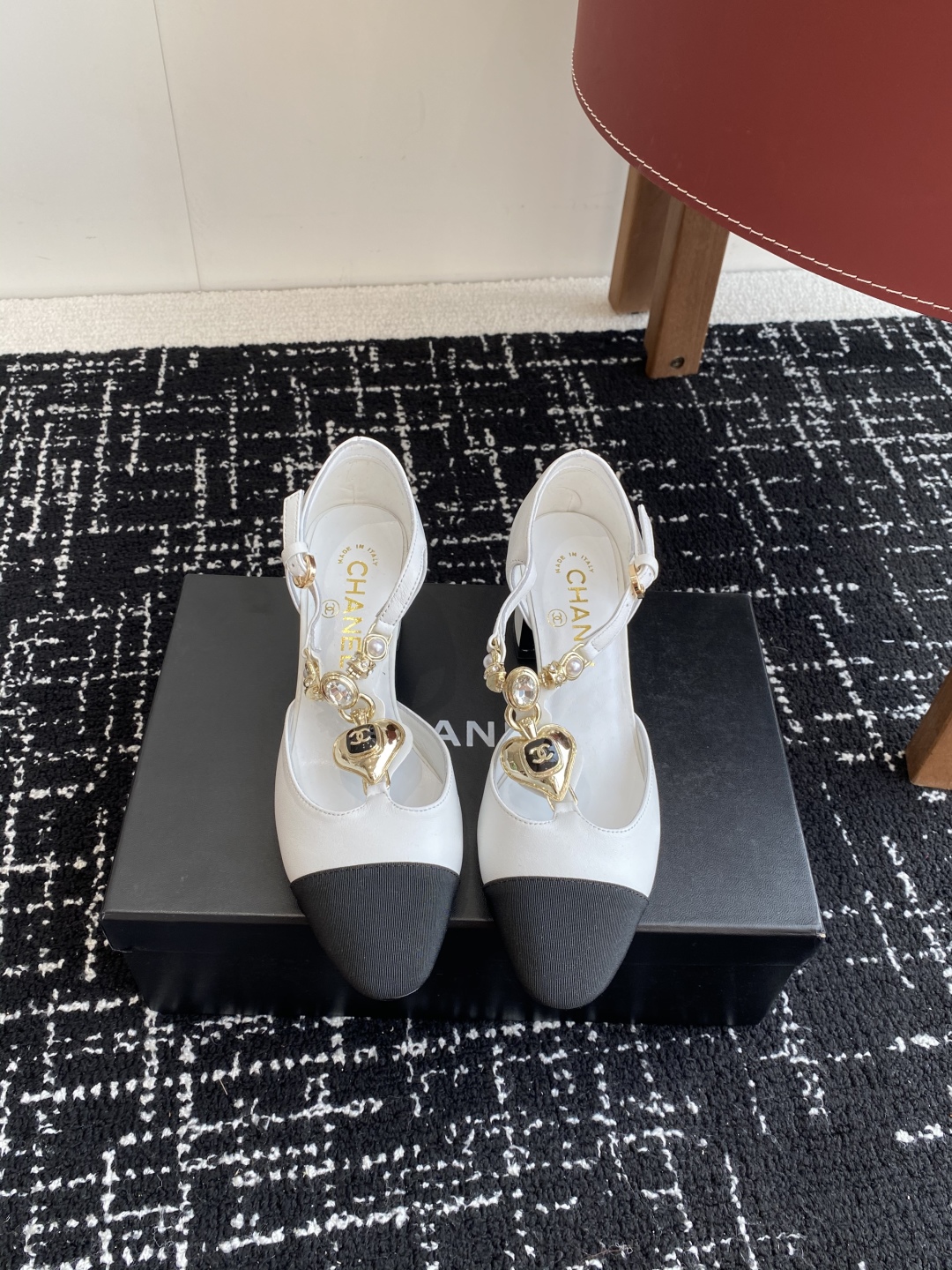 代购级
CHANEL小香 25ss 早春新款 粗跟玛丽珍单鞋，复古法式优雅感，高级感十足 

香奶奶菱格