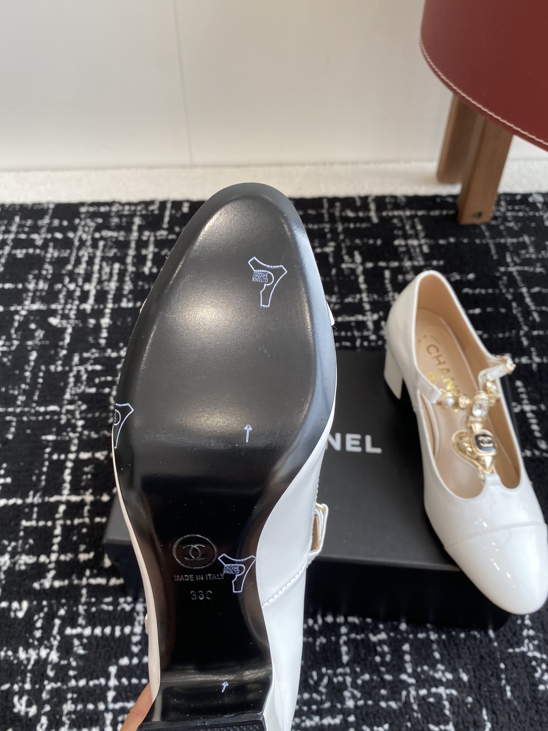 代购级
CHANEL小香 25ss 早春新款 粗跟玛丽珍单鞋，复古法式优雅感，高级感十足 

香奶奶菱格