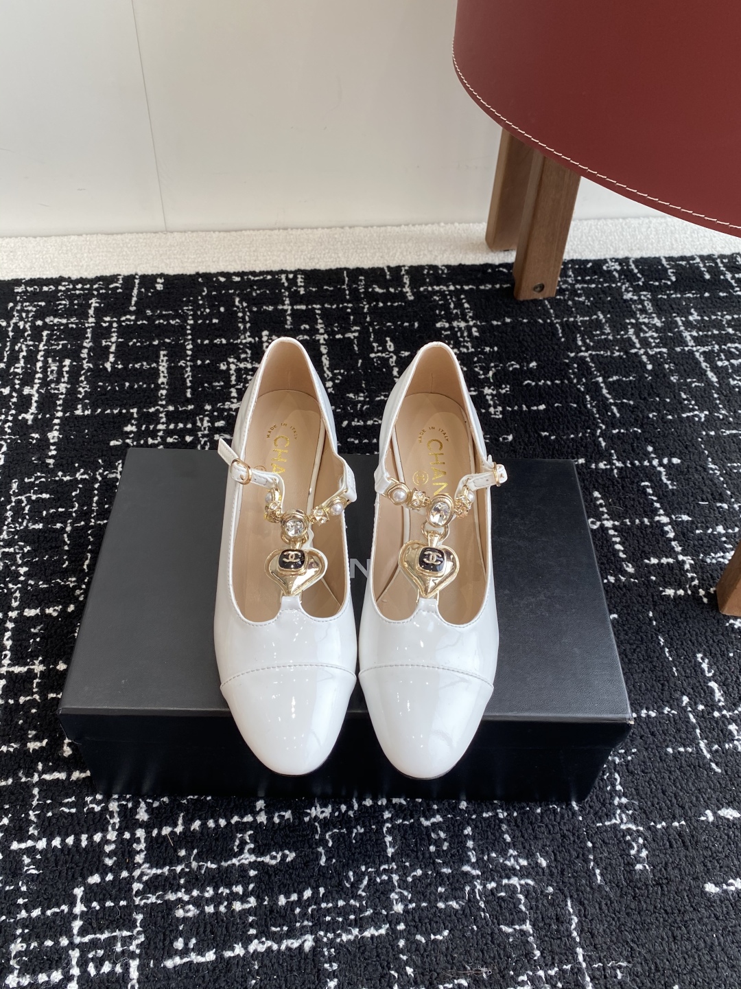 代购级
CHANEL小香 25ss 早春新款 粗跟玛丽珍单鞋，复古法式优雅感，高级感十足 

香奶奶菱格