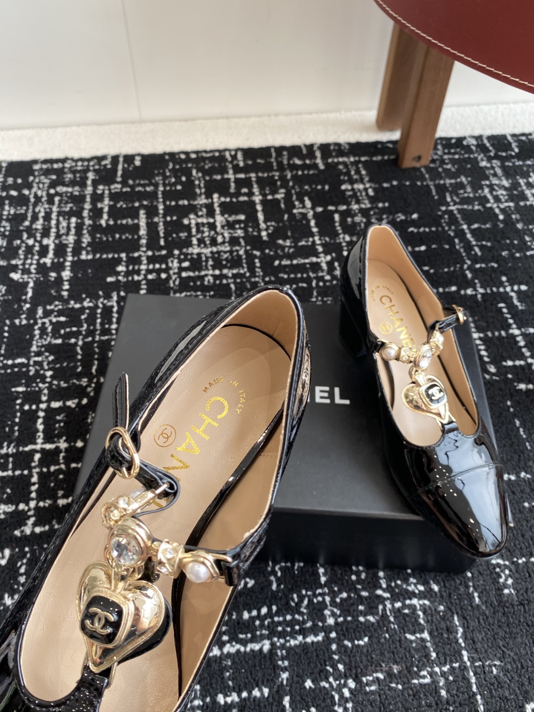 代购级
CHANEL小香 25ss 早春新款 粗跟玛丽珍单鞋，复古法式优雅感，高级感十足 

香奶奶菱格