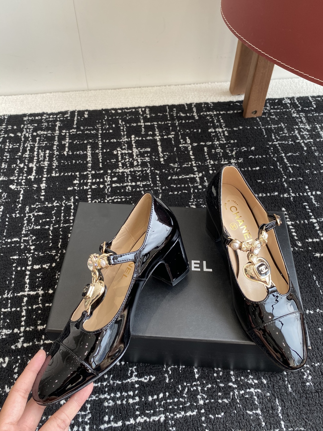 代购级
CHANEL小香 25ss 早春新款 粗跟玛丽珍单鞋，复古法式优雅感，高级感十足 

香奶奶菱格