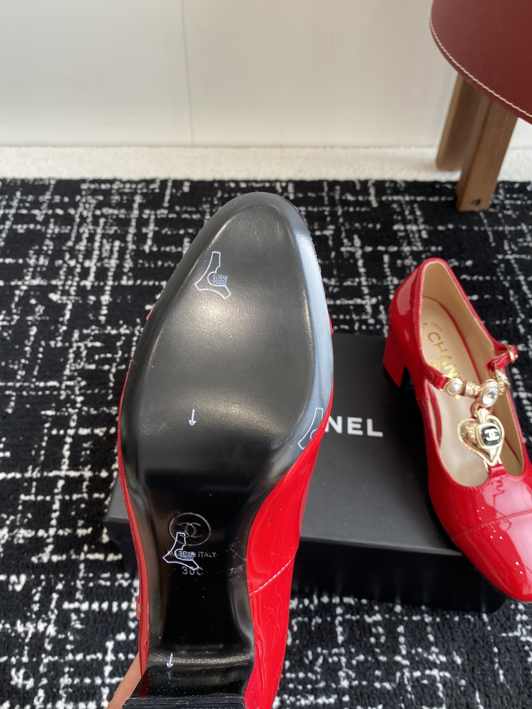 代购级
CHANEL小香 25ss 早春新款 粗跟玛丽珍单鞋，复古法式优雅感，高级感十足 

香奶奶菱格