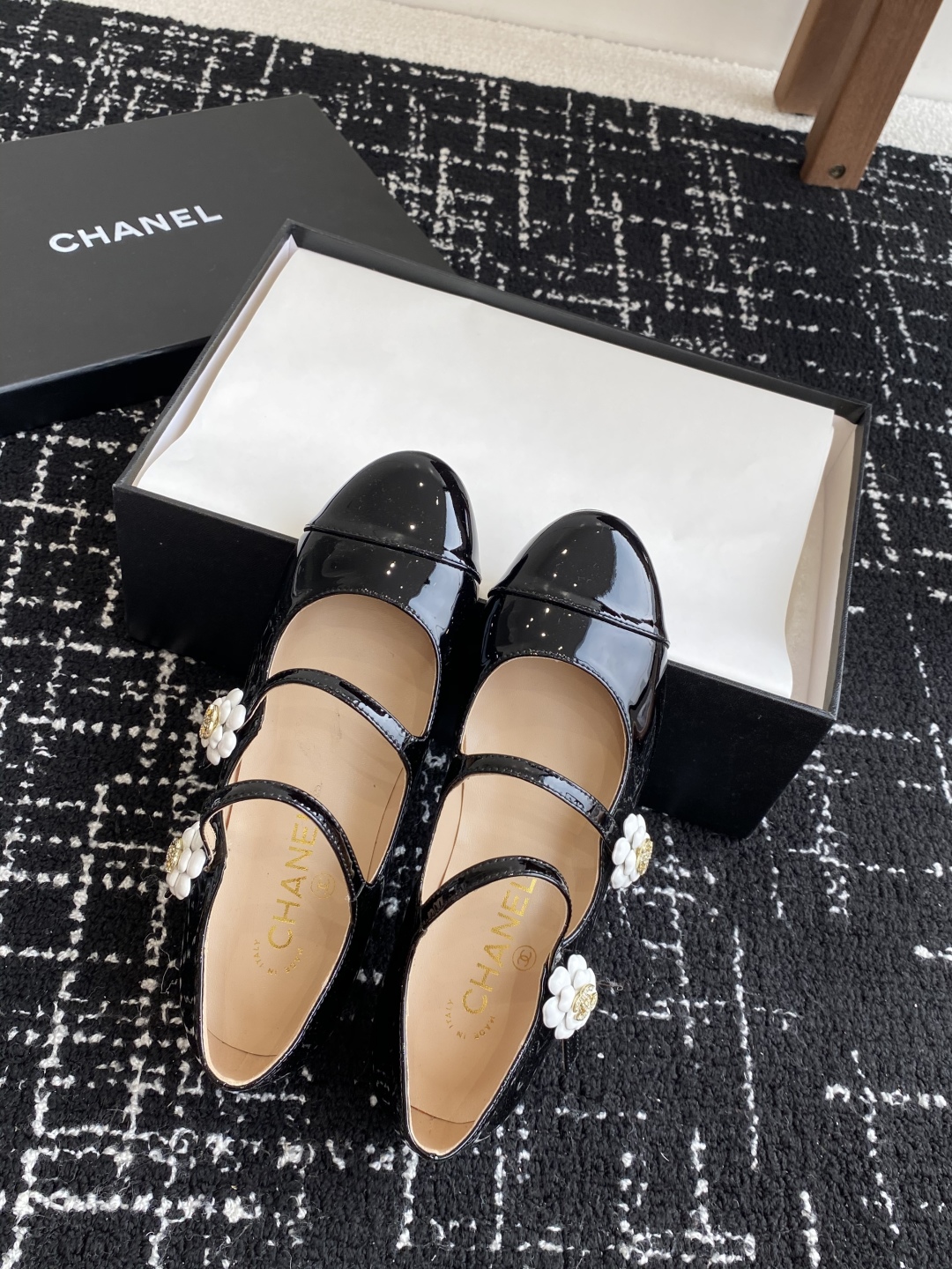 代购级
CHANEL小香 25ss 早春新款 粗跟玛丽珍单鞋，复古法式优雅感，高级感十足 

香奶奶菱格