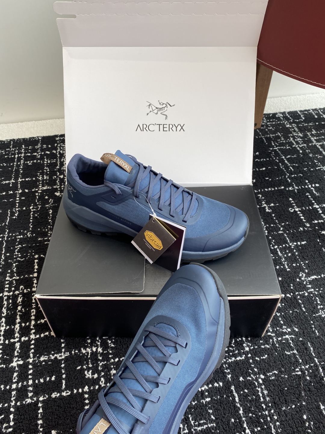 代购级
Arcteryx 始祖鸟 加拿大 出口原单
      Konaseal Lt 未来之壳系列低帮