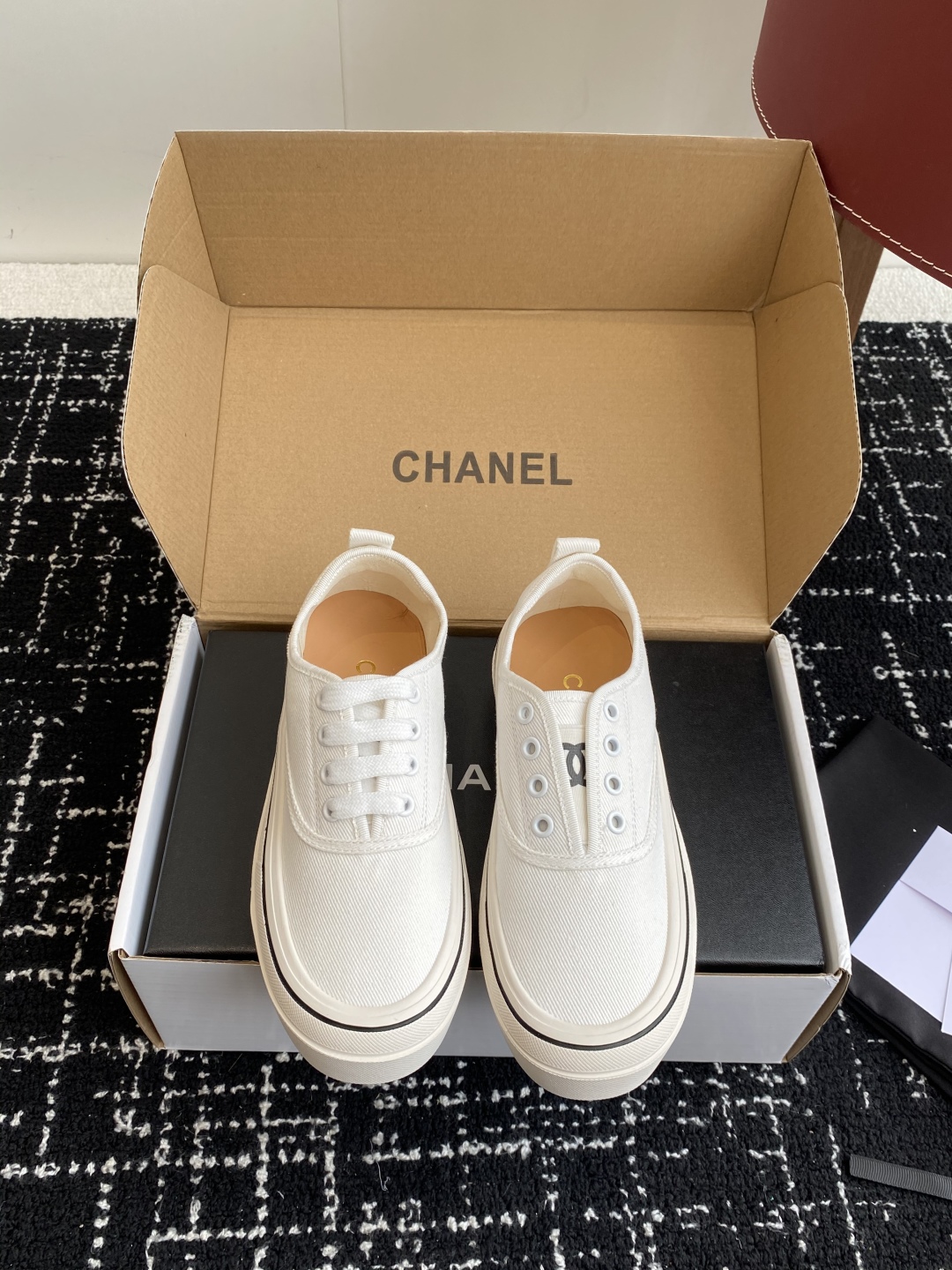 代购级
Chanel小香2025ss最新休闲鞋，目前超级流行的饼干鞋

网红明星小红书狂追热推 发售蠢萌