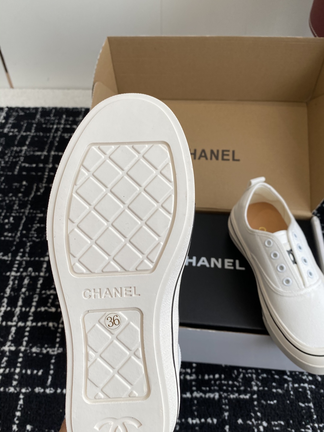 代购级
Chanel小香2025ss最新休闲鞋，目前超级流行的饼干鞋

网红明星小红书狂追热推 发售蠢萌