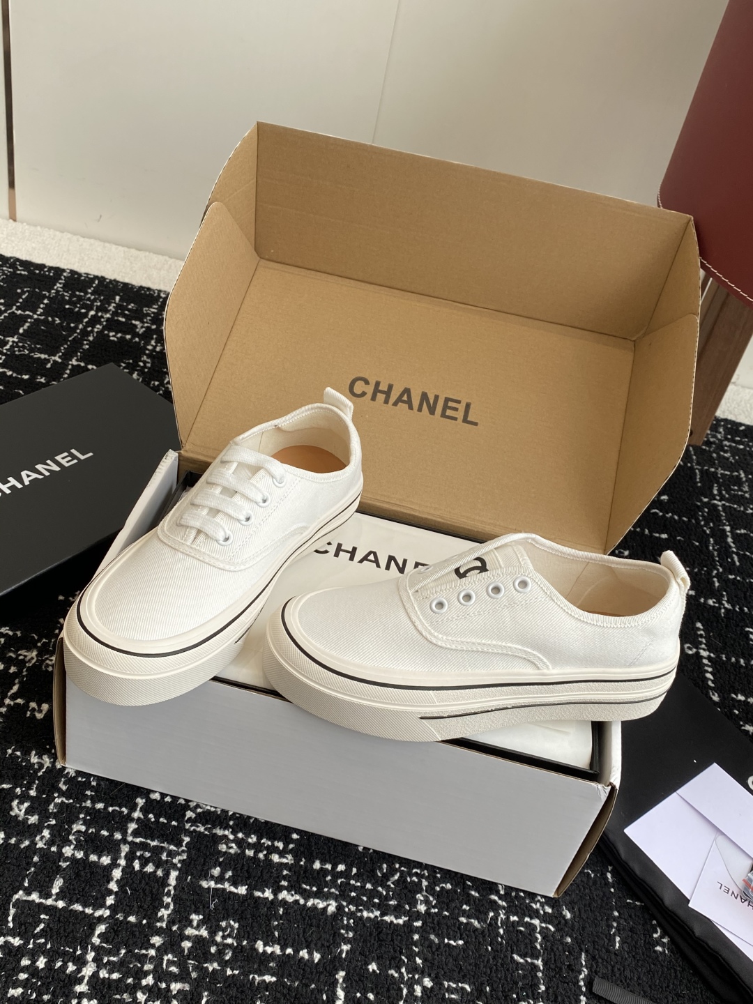 代购级
Chanel小香2025ss最新休闲鞋，目前超级流行的饼干鞋

网红明星小红书狂追热推 发售蠢萌