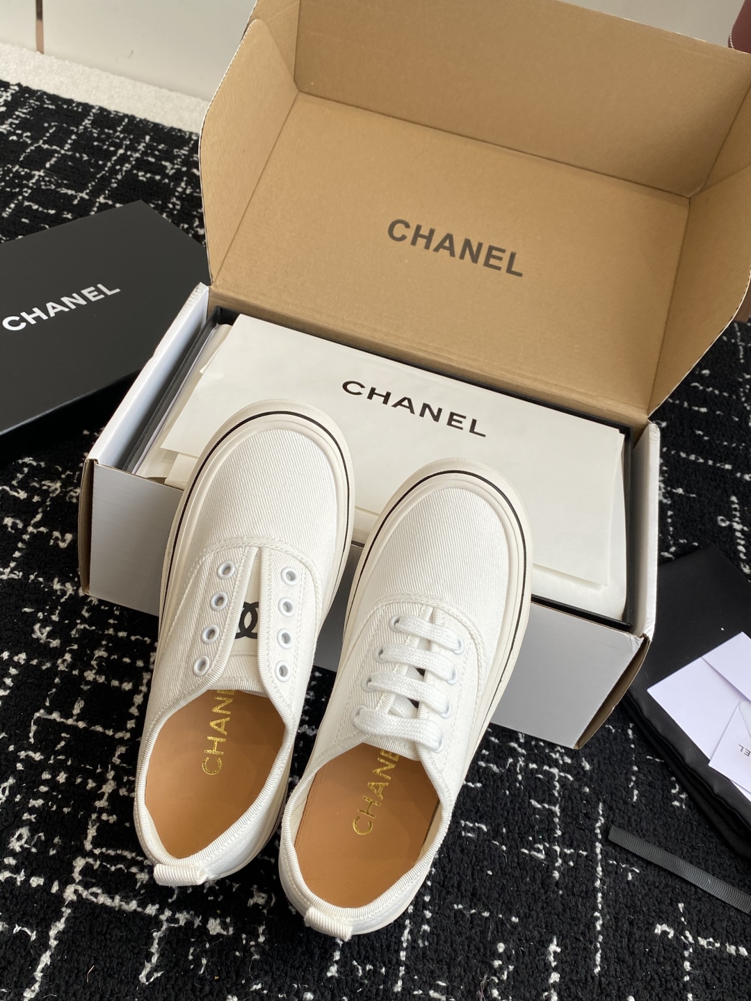 代购级
Chanel小香2025ss最新休闲鞋，目前超级流行的饼干鞋

网红明星小红书狂追热推 发售蠢萌