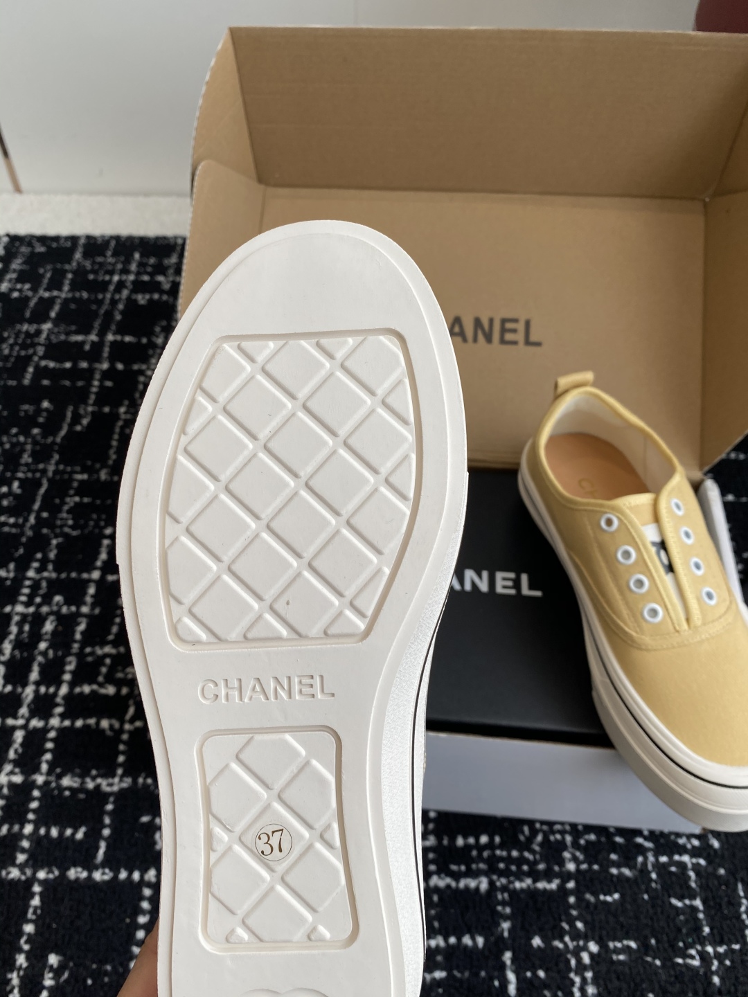 代购级
Chanel小香2025ss最新休闲鞋，目前超级流行的饼干鞋

网红明星小红书狂追热推 发售蠢萌