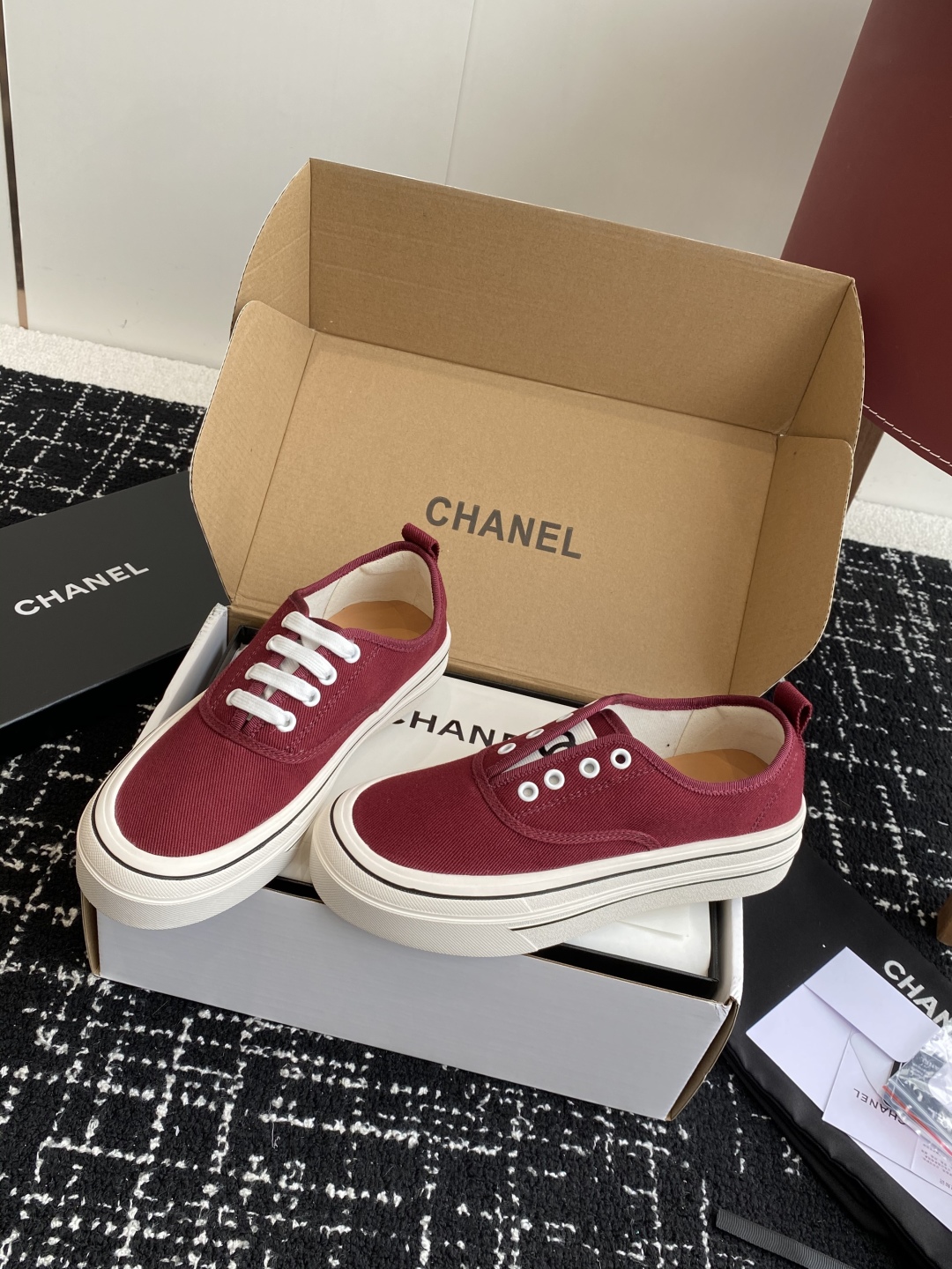 代购级
Chanel小香2025ss最新休闲鞋，目前超级流行的饼干鞋

网红明星小红书狂追热推 发售蠢萌