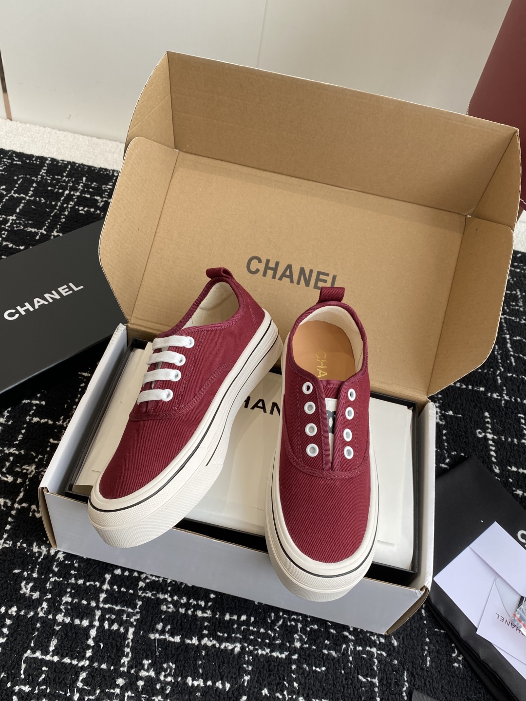 代购级
Chanel小香2025ss最新休闲鞋，目前超级流行的饼干鞋

网红明星小红书狂追热推 发售蠢萌