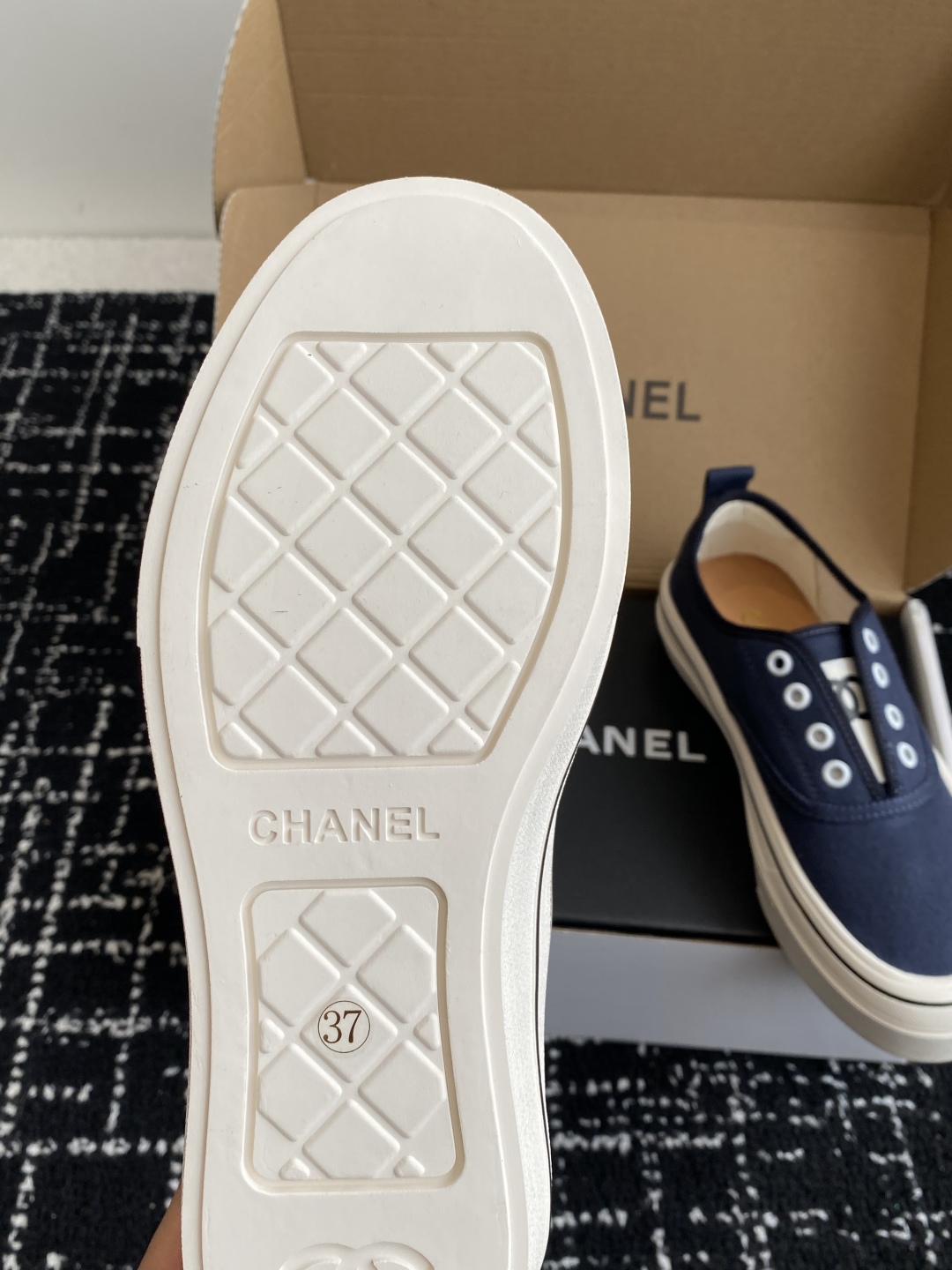 代购级
Chanel小香2025ss最新休闲鞋，目前超级流行的饼干鞋

网红明星小红书狂追热推 发售蠢萌