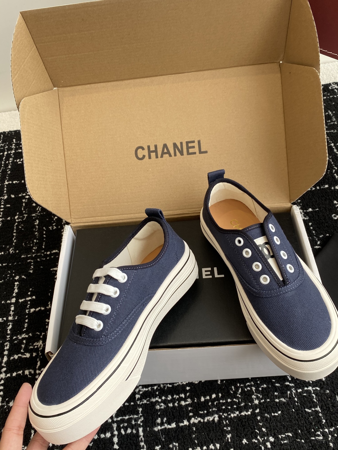 代购级
Chanel小香2025ss最新休闲鞋，目前超级流行的饼干鞋

网红明星小红书狂追热推 发售蠢萌